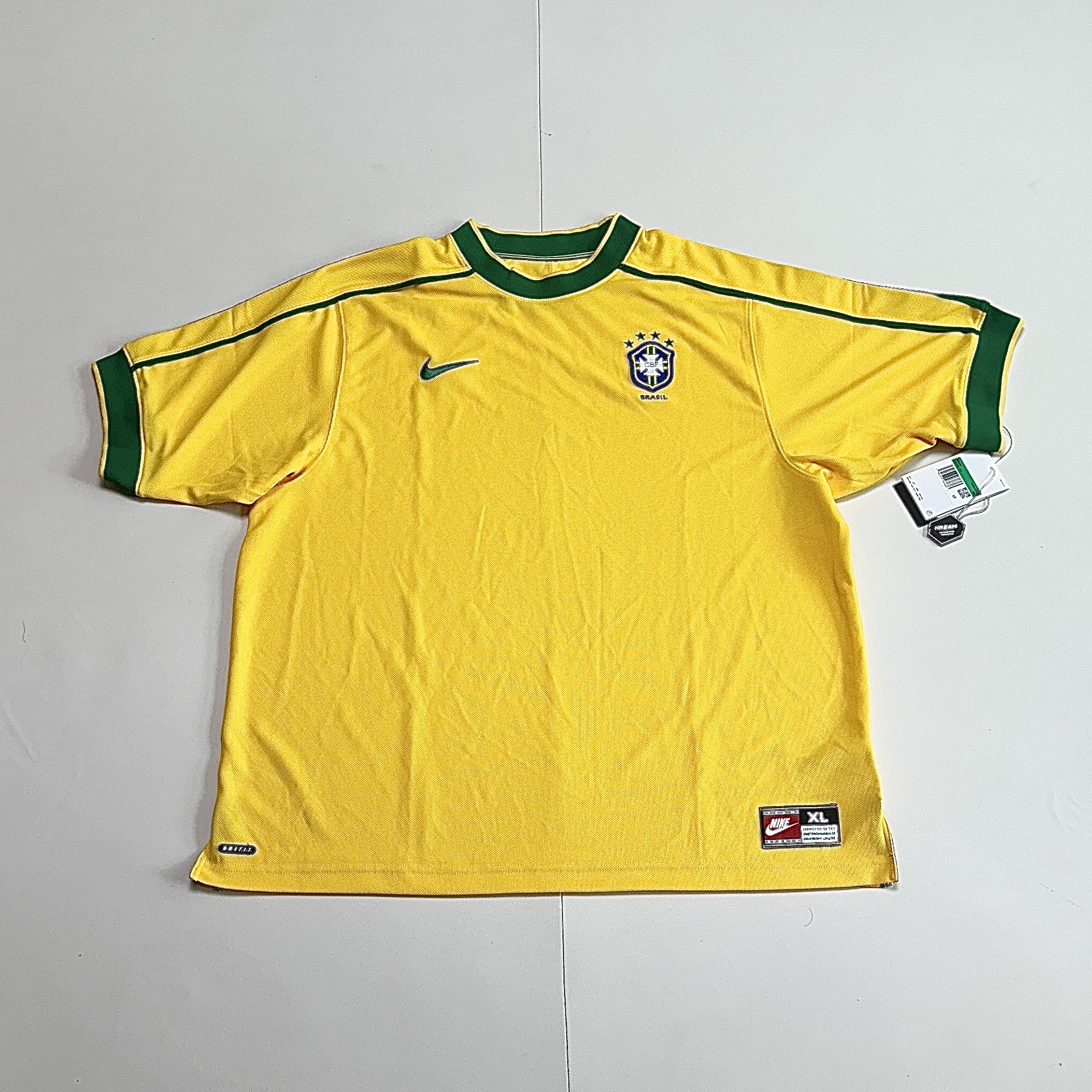 Nike Brazil 1998 Reissue Soccer Replica Jersey Varsity Maize (Non Marking Ver.) 착용 스타일 - 1