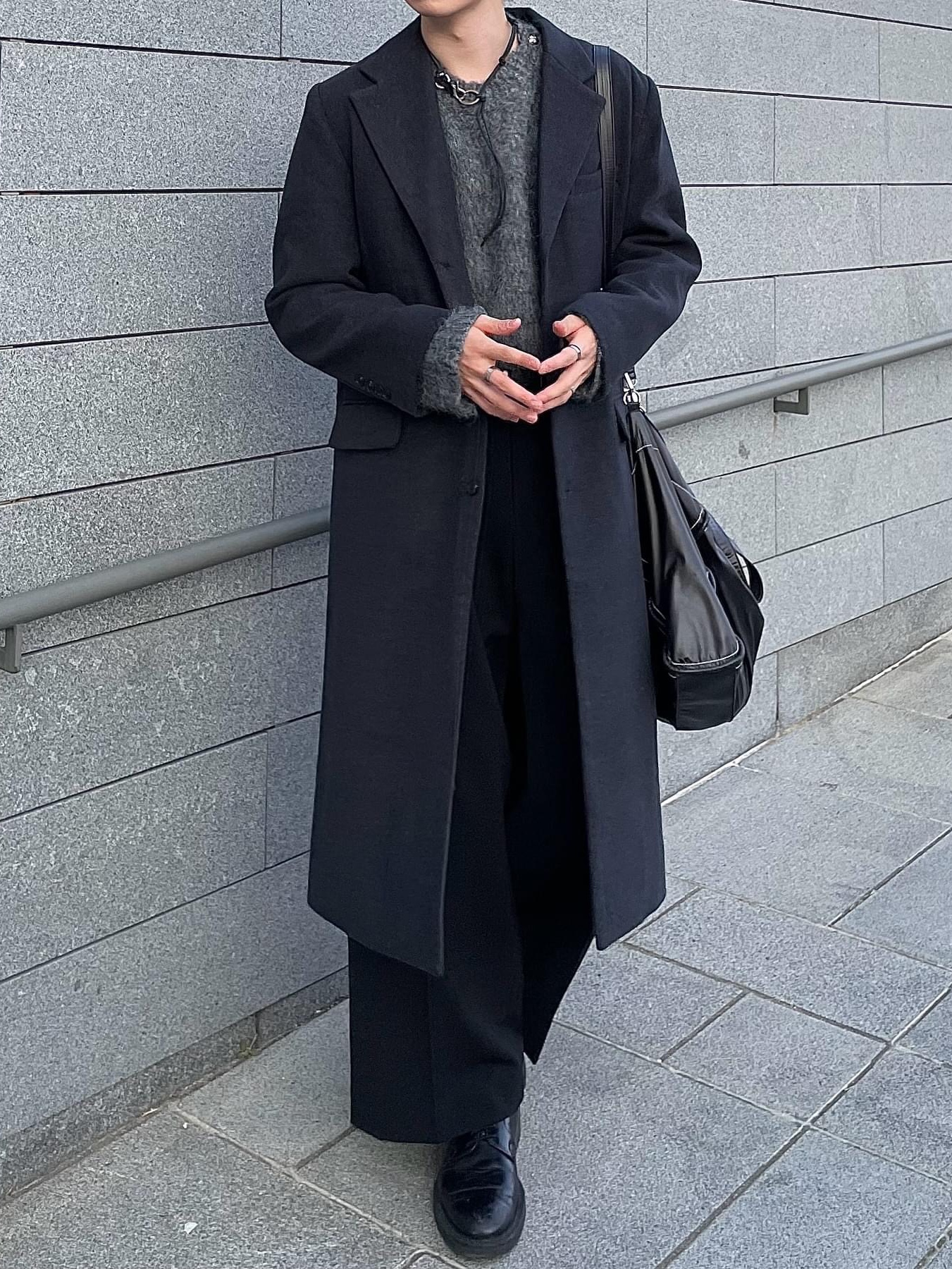 Our Legacy Ladon Leather Keychain Black, Matin Kim Big Coating Tote Bag Black 착용 스타일 - 7