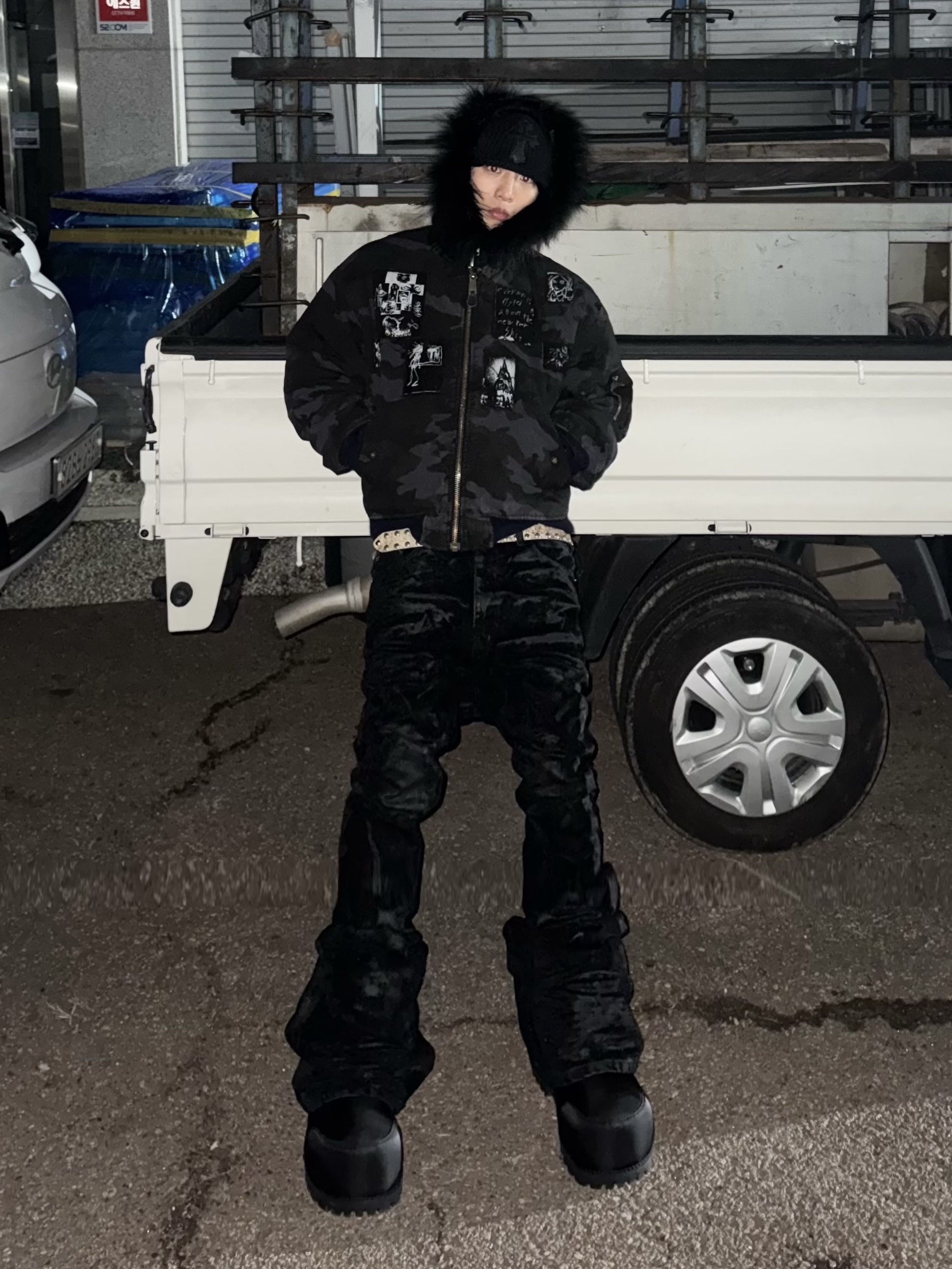 Undermycar Glacial Velvetin Flared Jeans Black - 24FW, Balenciaga Skiwear Alaska Nylon Low Boot Black 착용 스타일 - 3