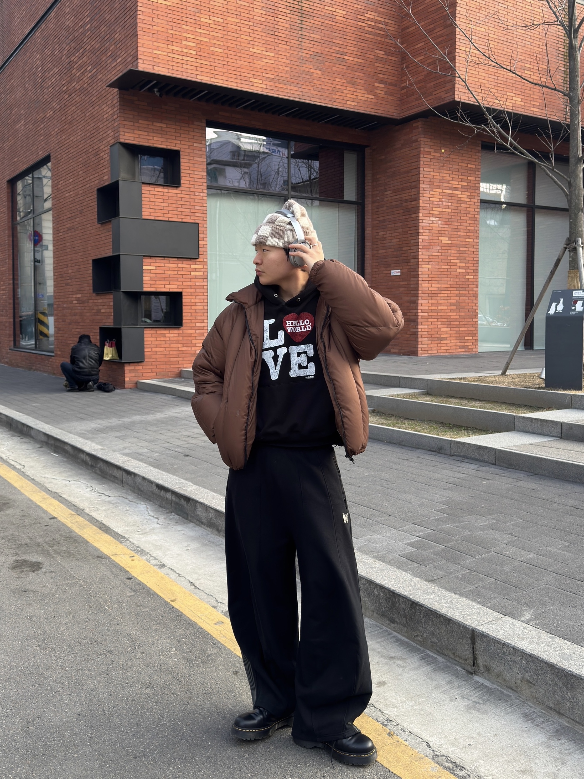 Needles x LHP H.D. Track Pants Black 착용 스타일 - 1