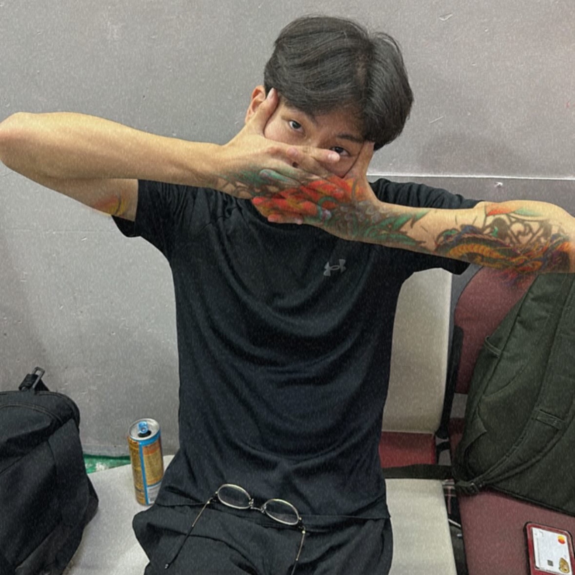 Under Armour Tech 2.0 Short Sleeve Black Graphite 착용 스타일 - 2