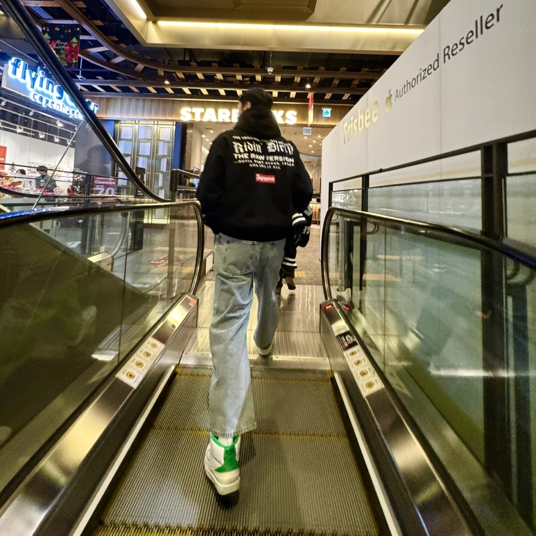 Supreme x UGK Hooded Sweatshirt Black - 24SS, Jordan 2 Retro Lucky Green 착용 스타일