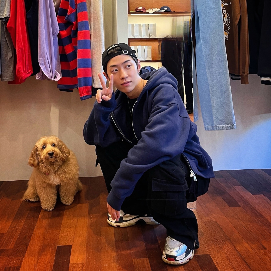 Balenciaga Triple S Silver Red 2018 착용 스타일 - 2