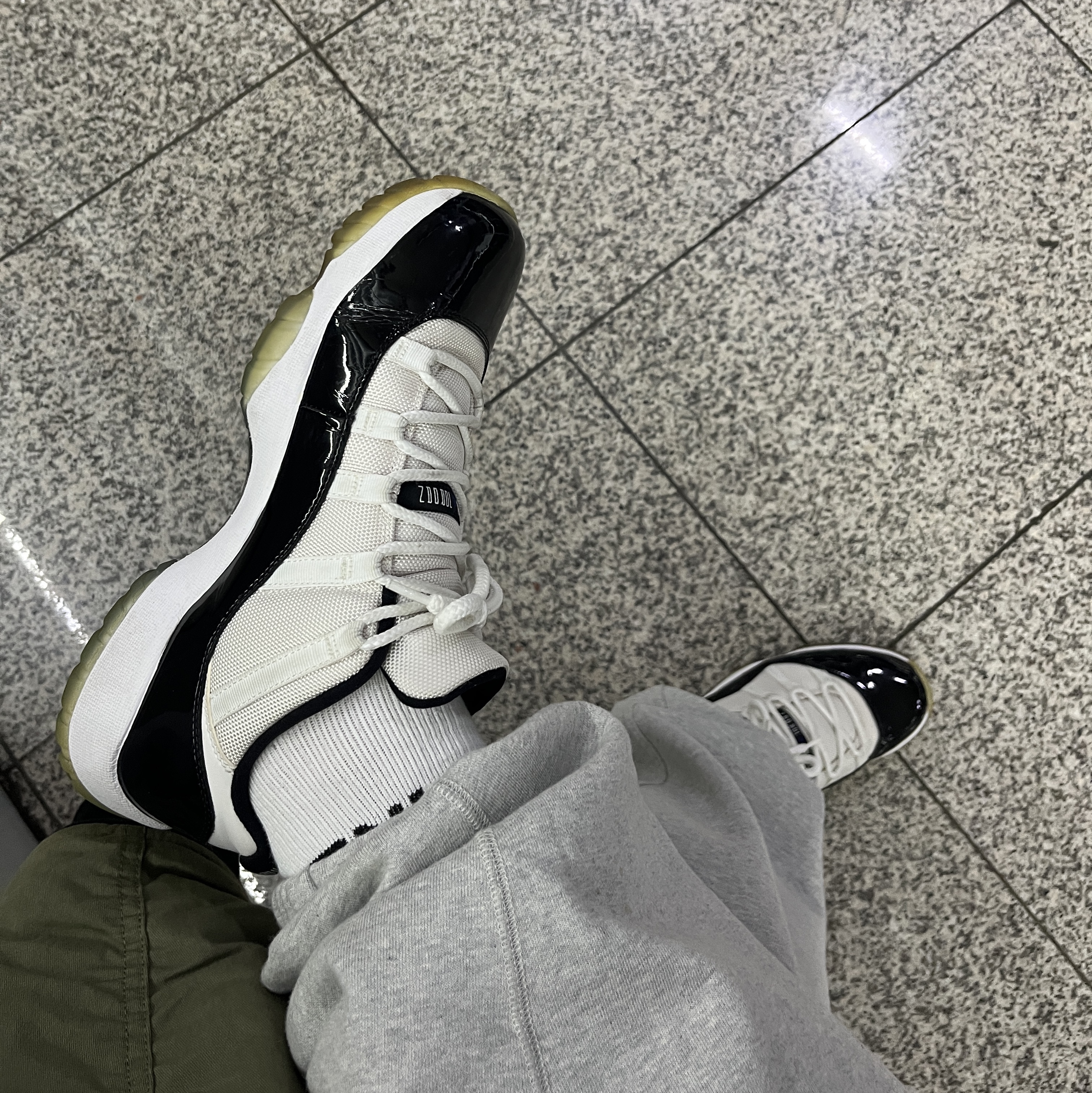 Jordan 11 Retro Low Concord 착용 스타일 - 1