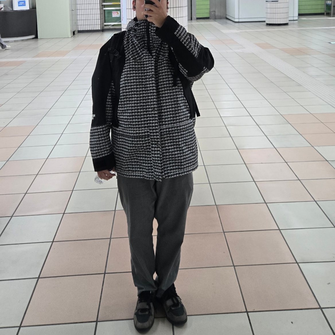 Jordan x Travis Scott Jumpman Jack TR Black and Dark Mocha 착용 스타일