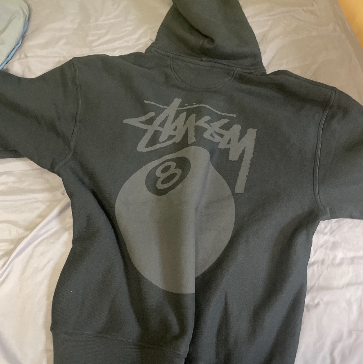 Stussy 8 Ball Hoodie Pigment Dyed Black 착용 스타일 - 1