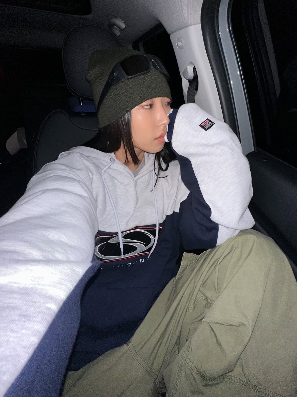 SPORT CHAMBER SC Big Flash Hoodie T-Shirt Navy 착용 스타일