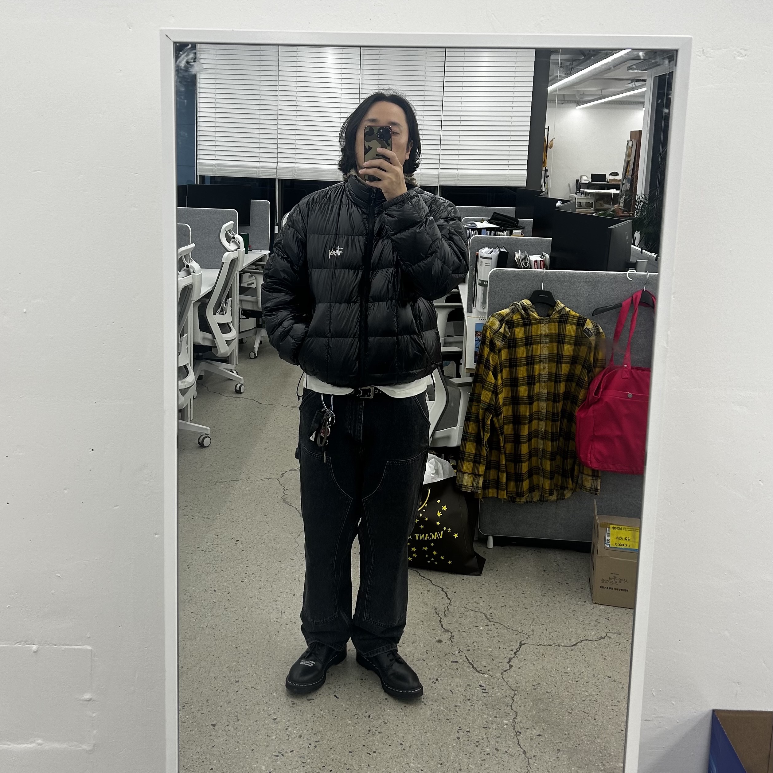 Stussy Midweight Puffer Black, Dr. Martens x Neighborhood Smiths Smooth Leather Black 착용 스타일 - 2