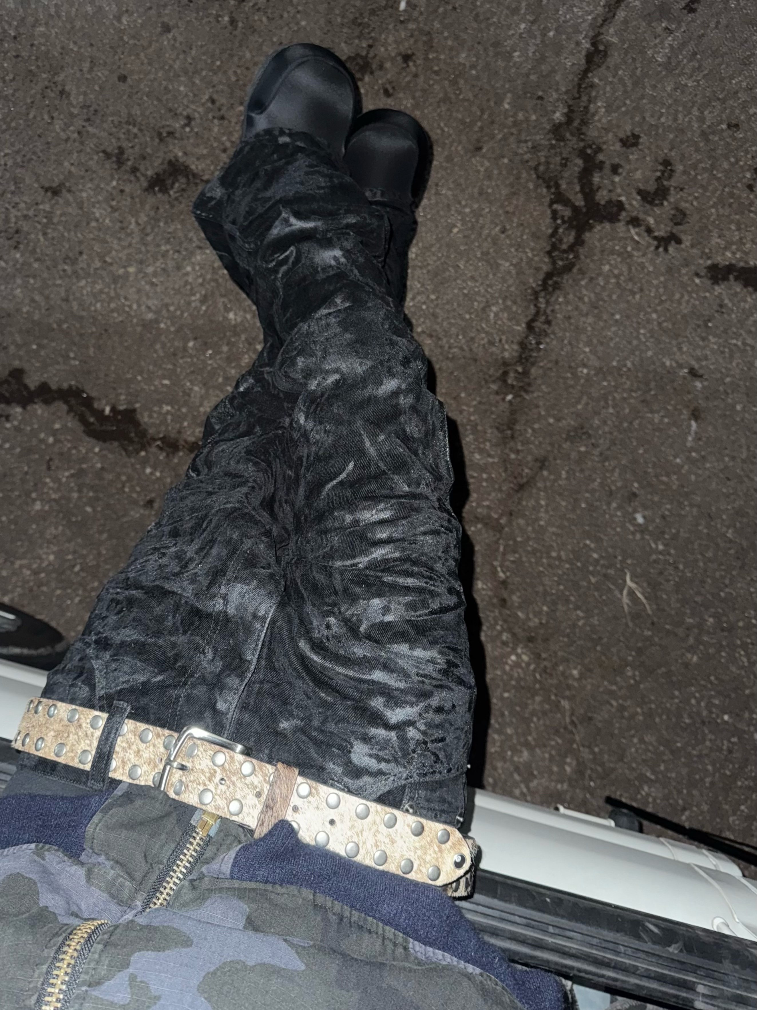 Undermycar Glacial Velvetin Flared Jeans Black - 24FW, Balenciaga Skiwear Alaska Nylon Low Boot Black 착용 스타일 - 4