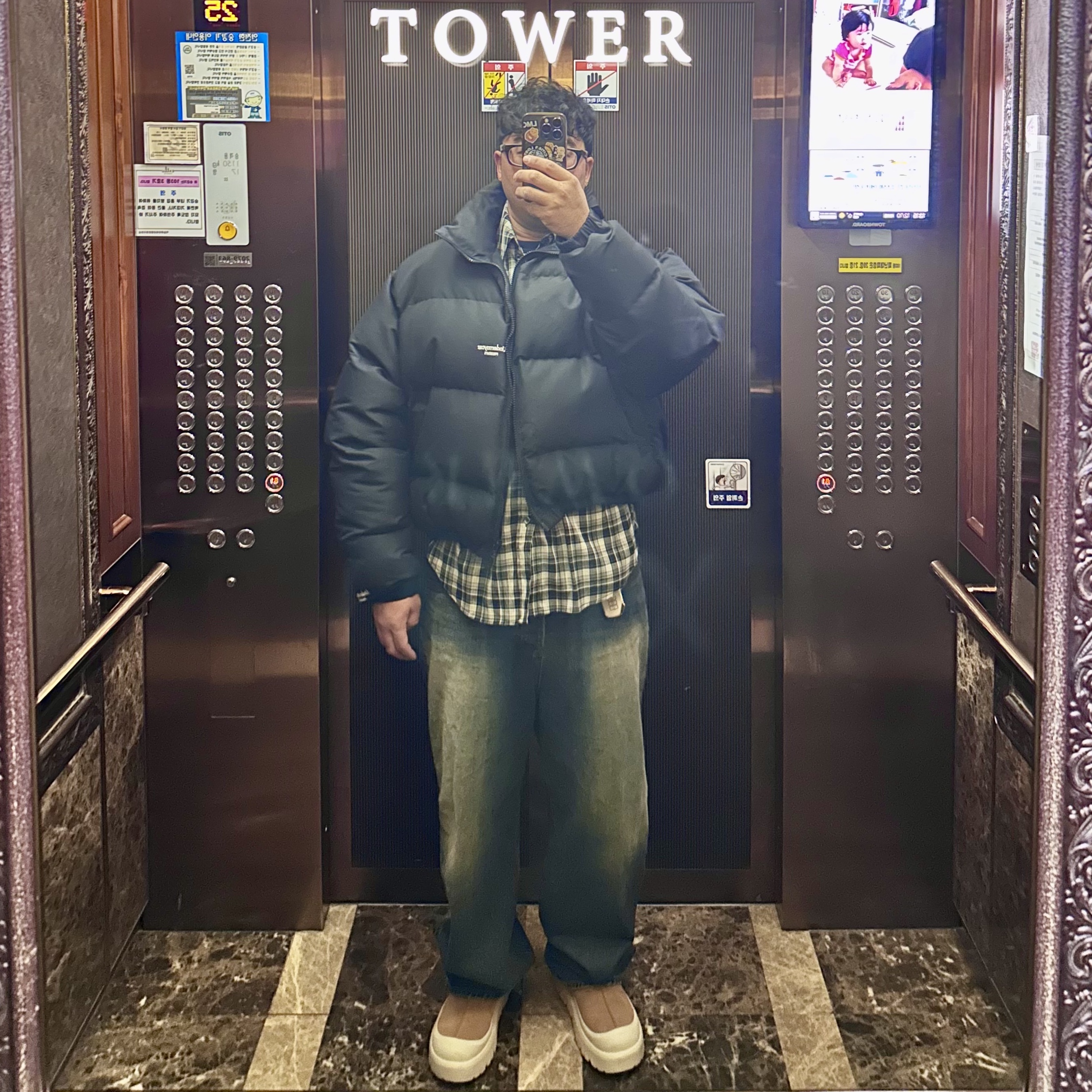 Undermycar Mu.15 Anti Fxxking Logo Play Triple Logo Crop Padding Jacket Black, Undermycar Mu.32 Anti Fxxking Logo Play Basic Long Sleeve Check Shirts Black Gray 착용 스타일 - 1
