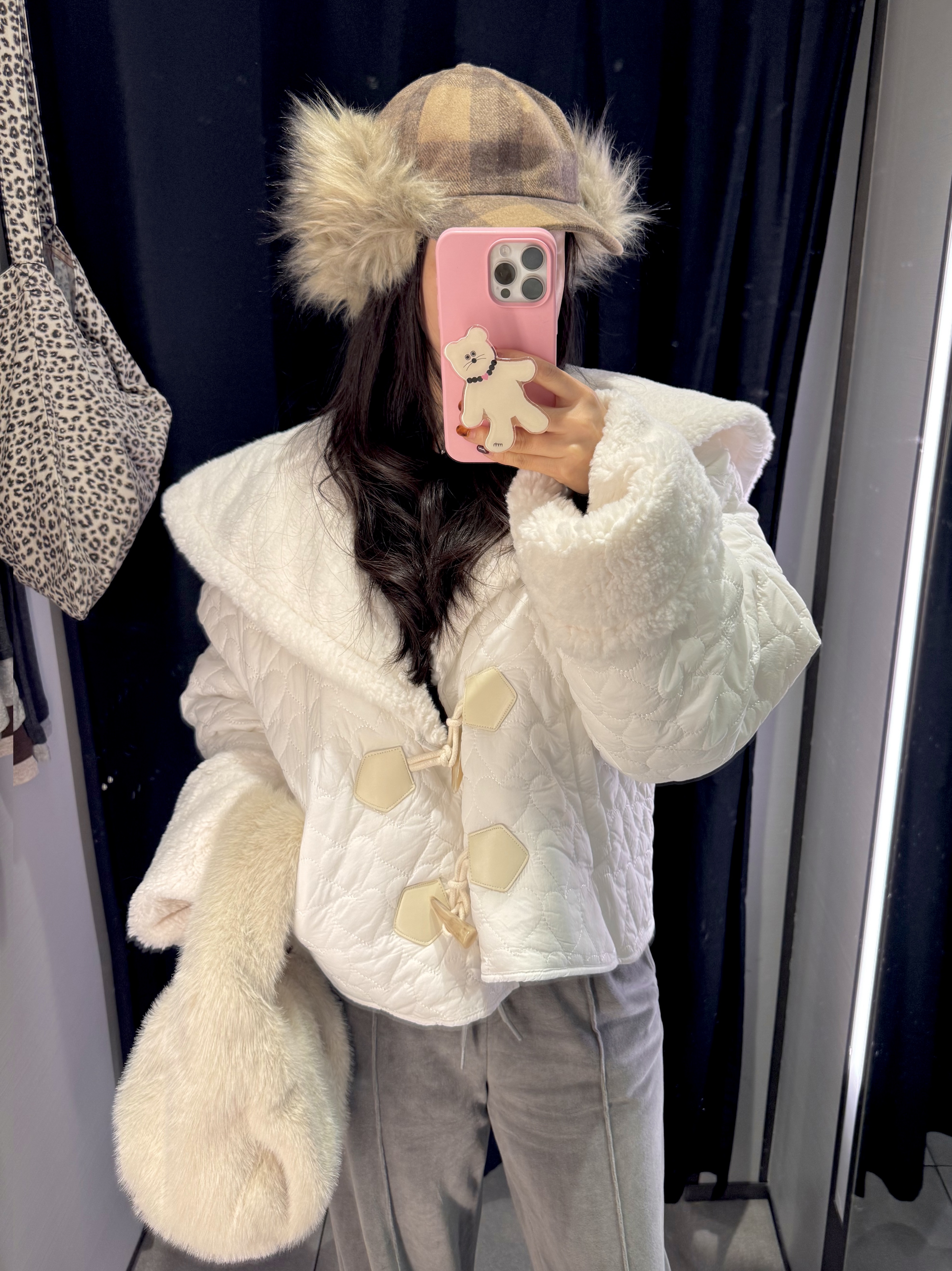 Open Yy Faux Fur Corduroy Earflap Cap Khaki, Open Yy Faux Fur Earflap Cap Black 착용 스타일 - 3