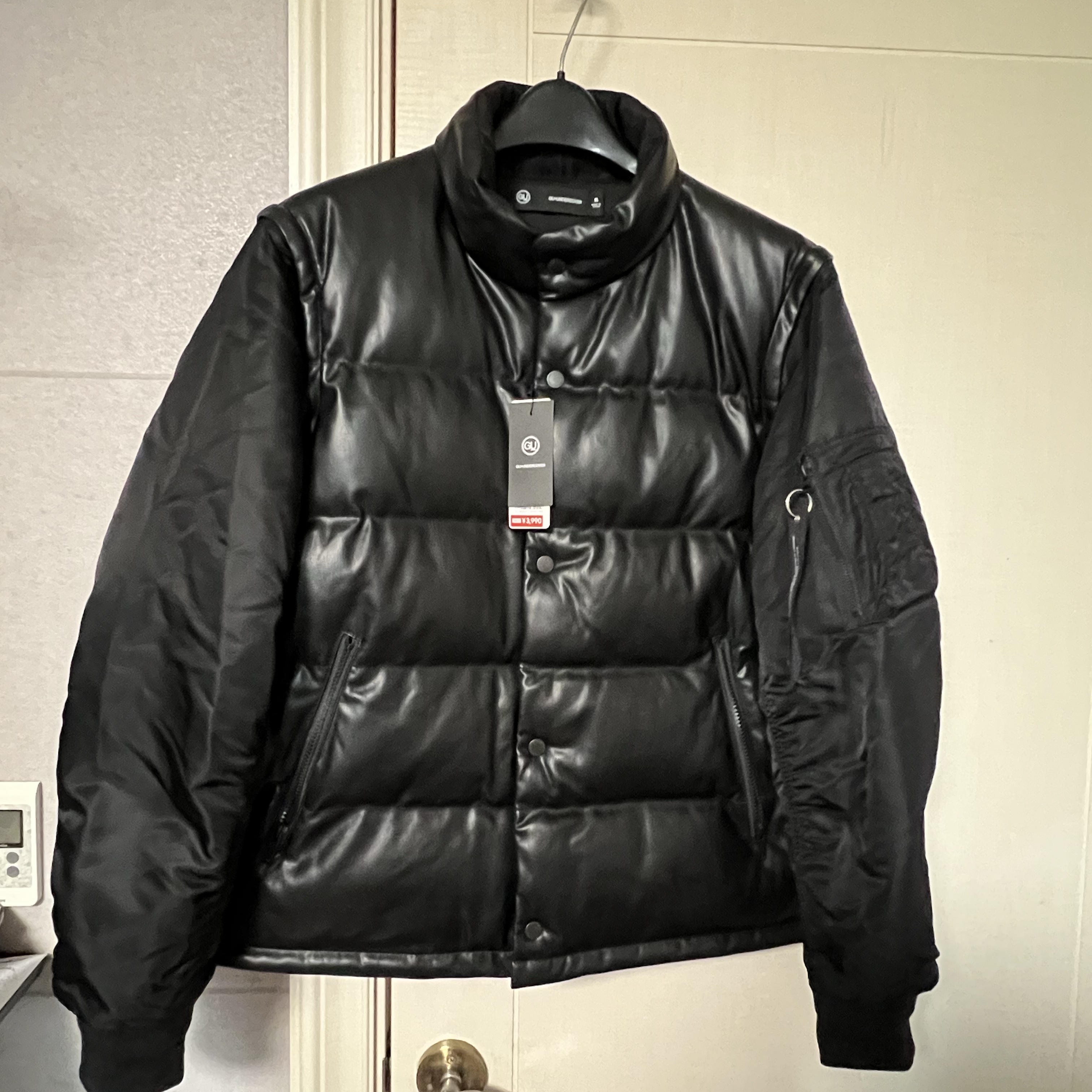 GU x Undercover Convertible Padded Blouson Black 착용 스타일 - 1