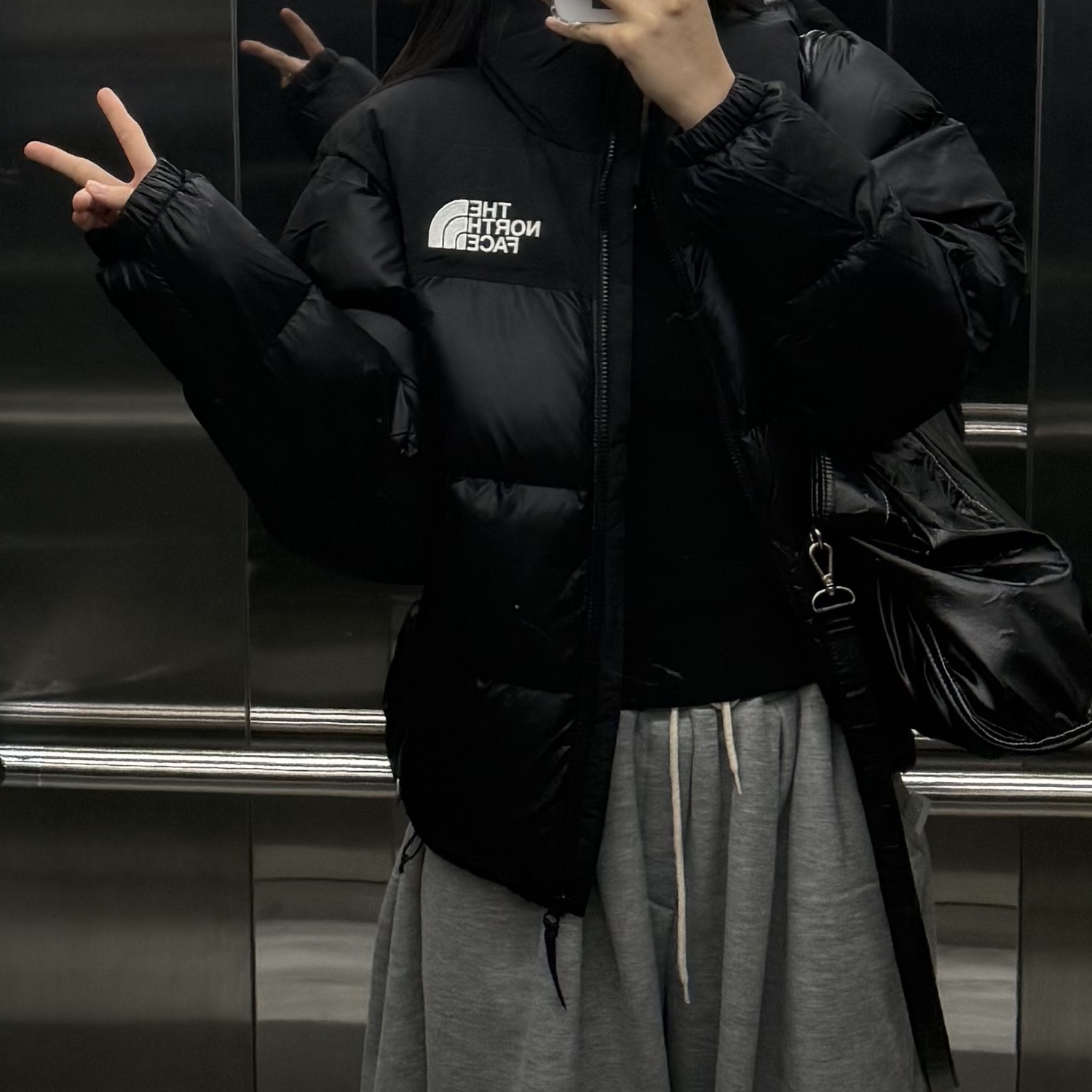 The North Face On Ball Jacket Black 착용 스타일 - 1