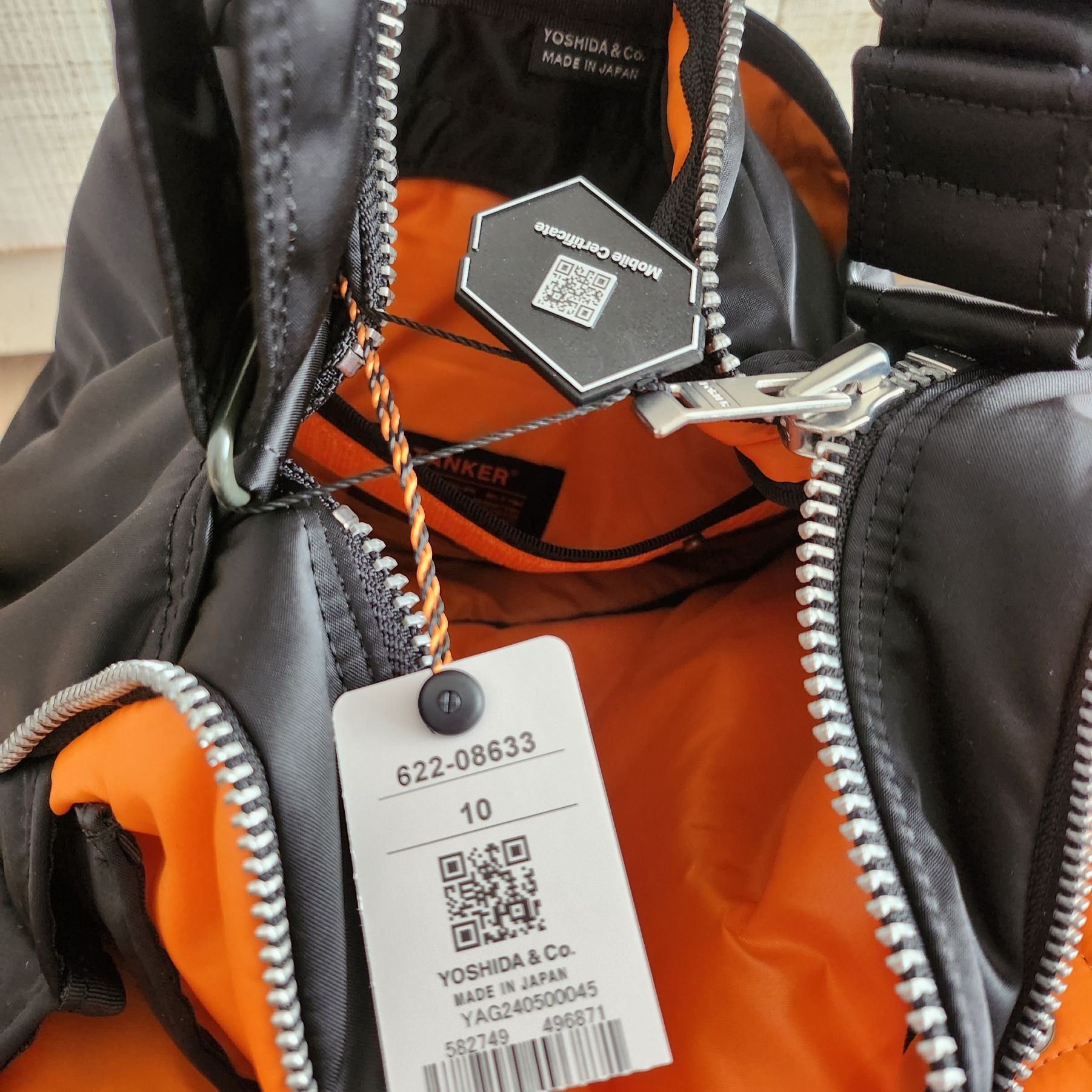 Porter All New Tanker Sling Bag Zip L Black 착용 스타일 - 1