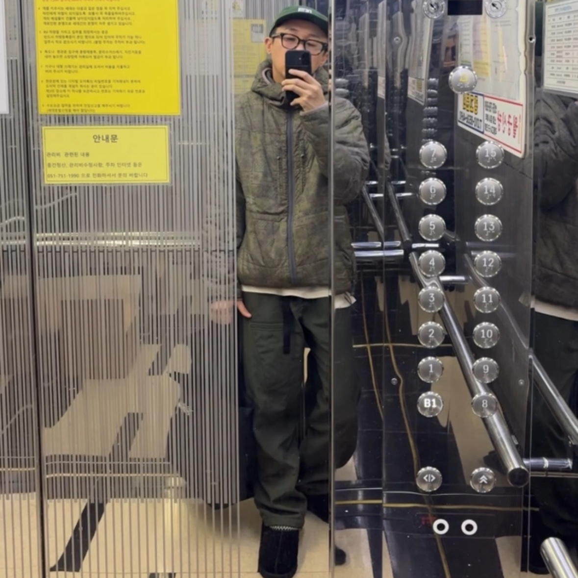 UGG Tasman Black, Stussy Canvas Extra Large Tote Bag Washed Black 착용 스타일