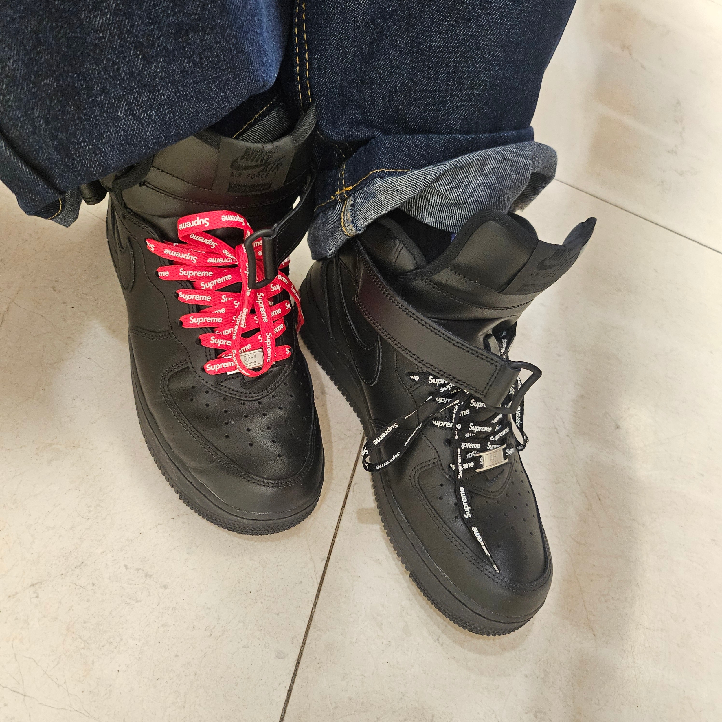 Nike x Supreme Air Force 1 Mid Black 착용 스타일 - 1