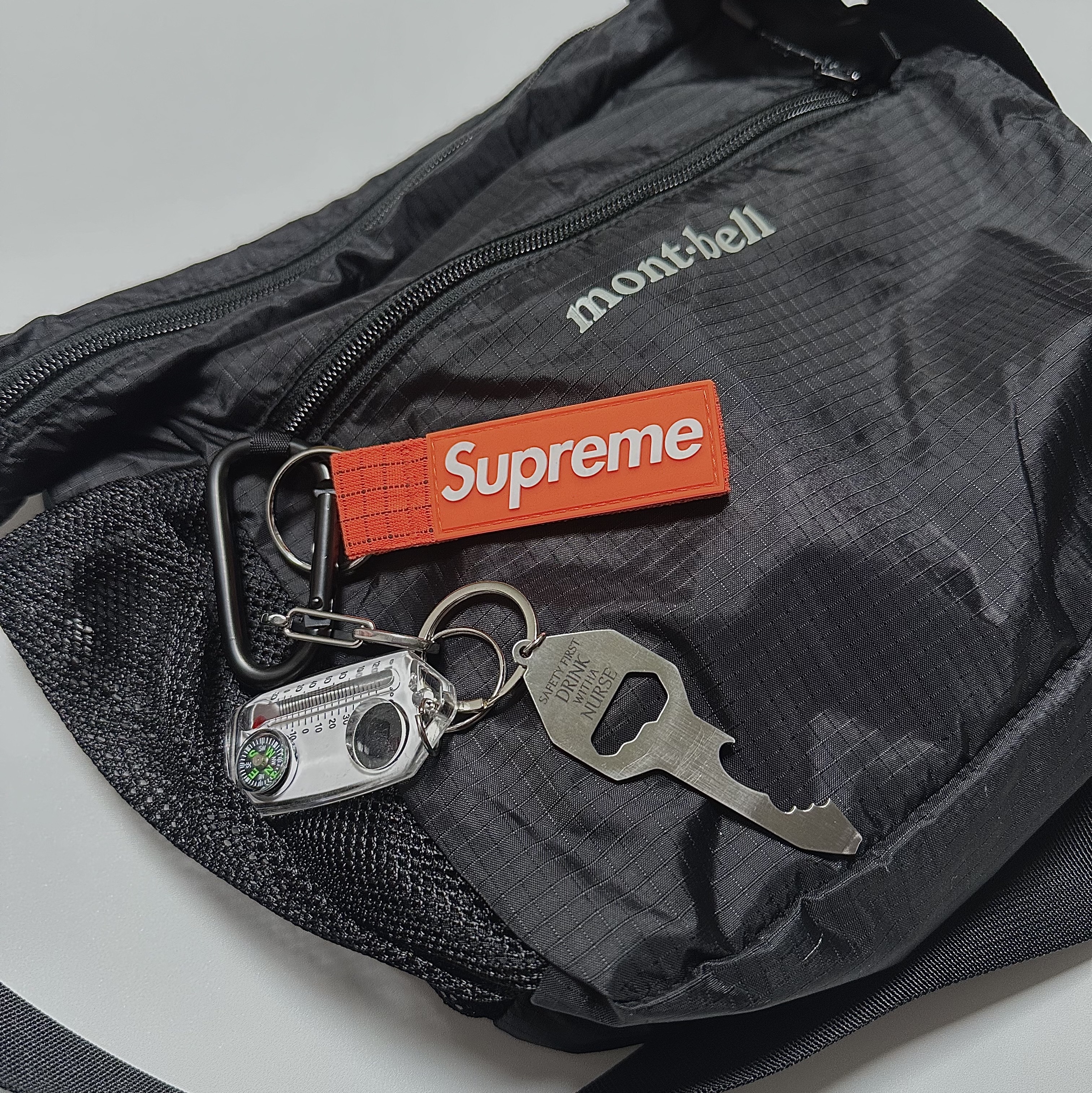 Montbell Pocketable Light Shoulder Bag Small Black, Supreme Ripstop Keychain Orange - 24SS 착용 스타일 - 1