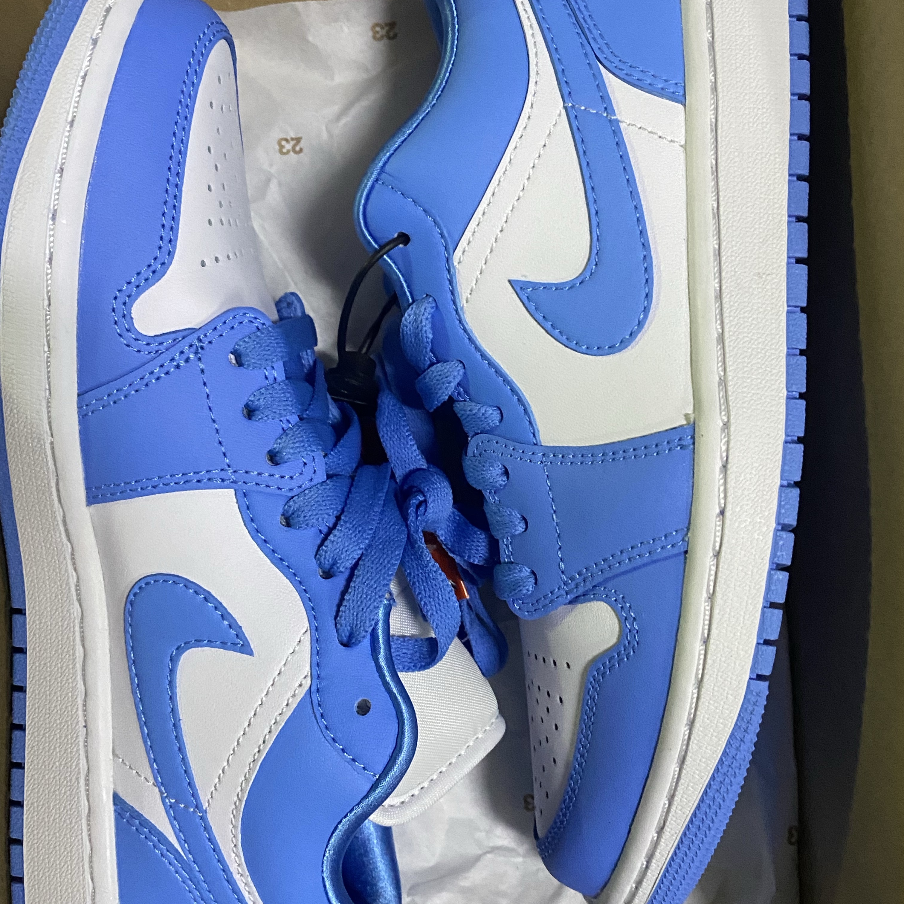 (W) Jordan 1 Low UNC University Blue 착용 스타일