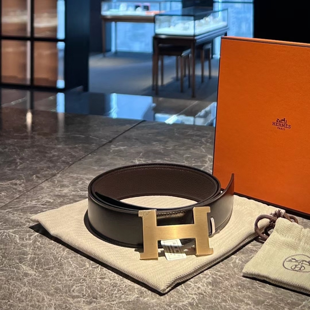 Hermes Constance Belt Buckle & Reversible Leather Strap 38mm & Brushed Permabrass Noir Gold 착용 스타일