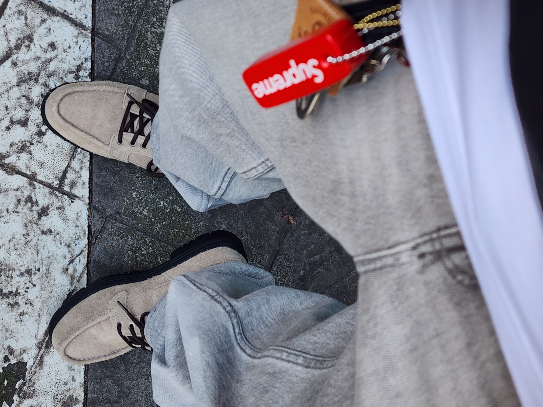 Timberland x Thisisneverthat Heritage Gore-Tex Moc Toe Mid Boots Desert - Wide, Supreme Floating Keychain Red - 23FW 착용 스타일 - 2