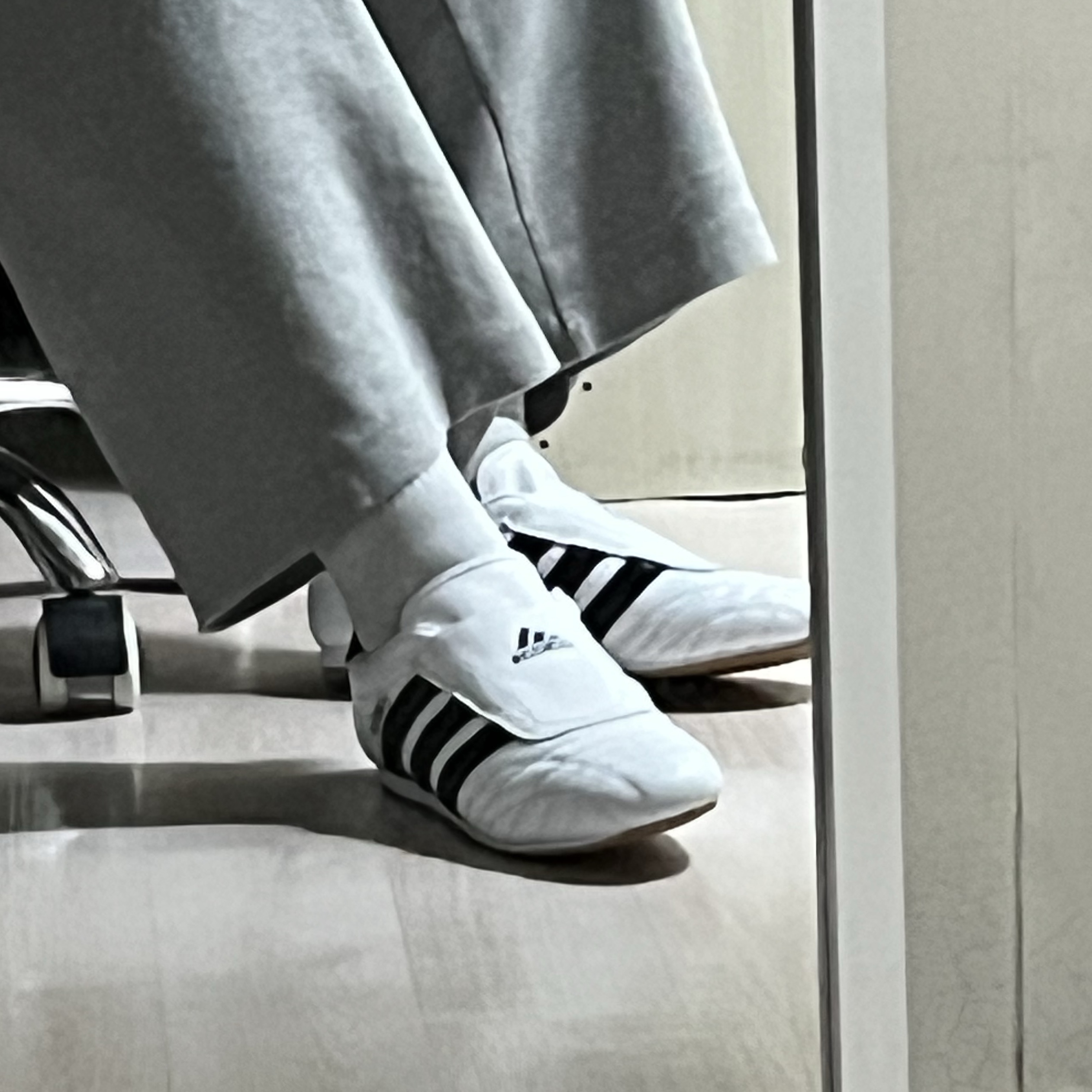 (W) Adidas Taekwondo Cloud White Core Black 착용 스타일 - 2