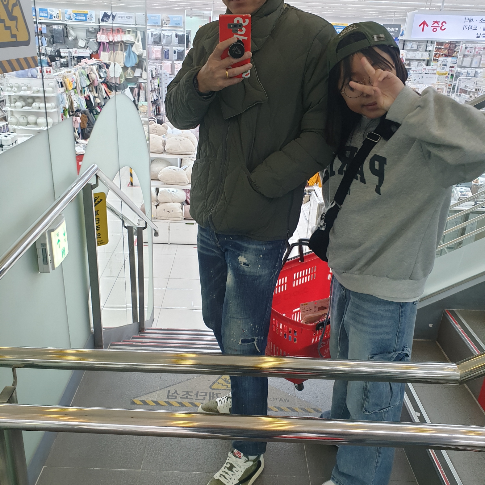 Jordan 1 x Travis Scott Retro Low OG SP Reverse Olive 착용 스타일