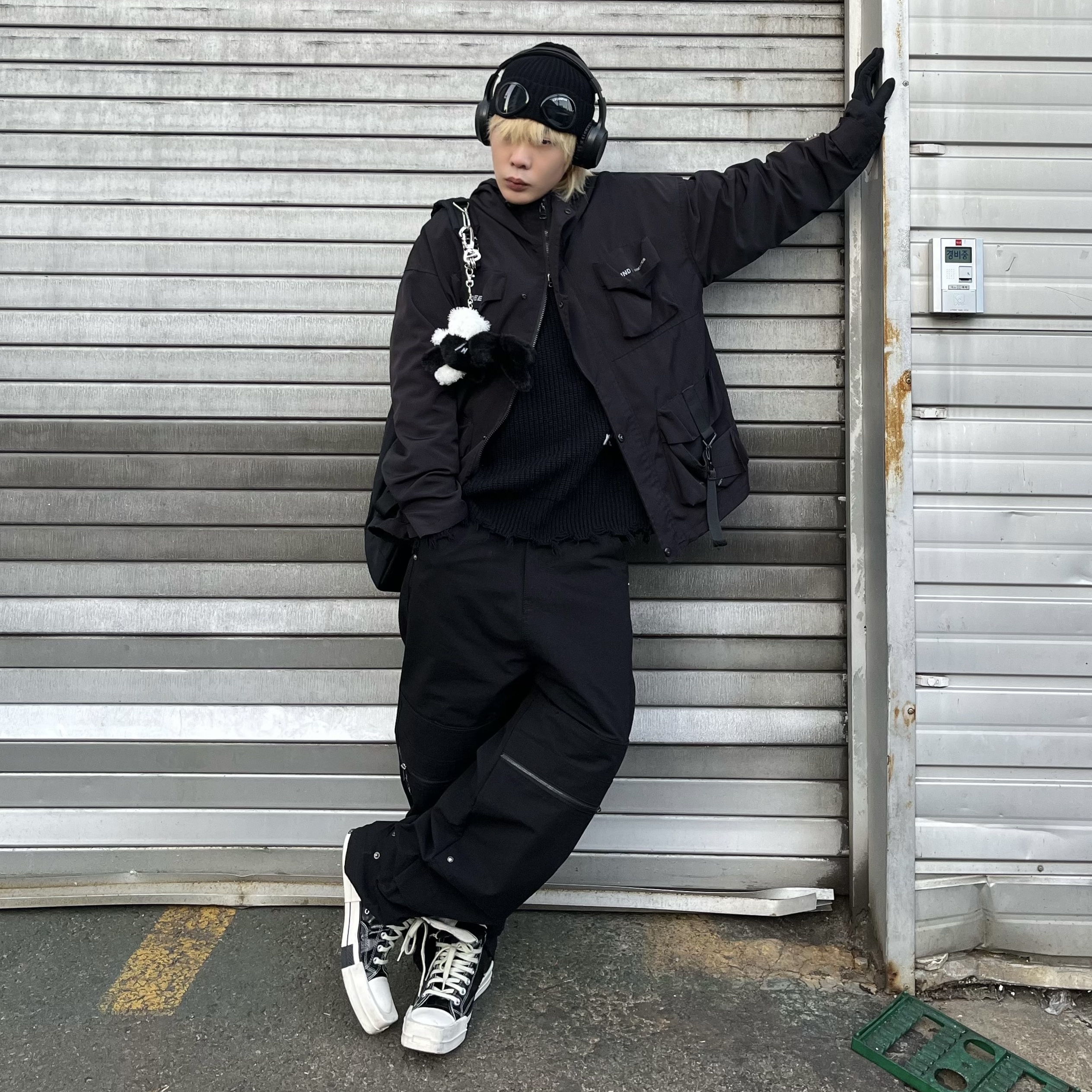 C.P. Company Extra Fine Merino Wool Goggle Beanie Black, Converse x Drkshdw Turbodrk Chuck 70 Hi Black Lacquered Denim 착용 스타일 - 2