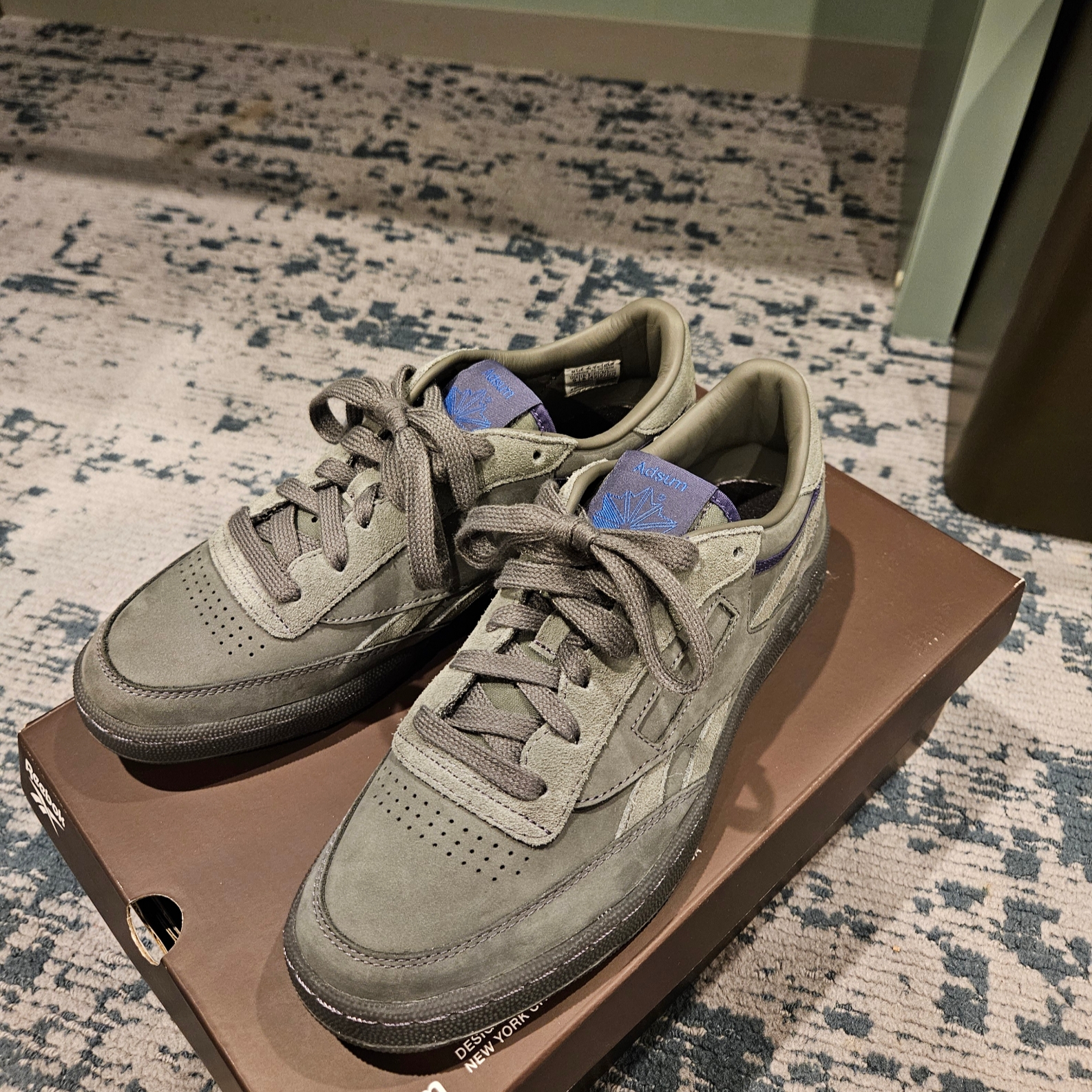 Reebok x Adsum Club C Revenge Vintage Essential Grey Pure Grey 착용 스타일 - 1