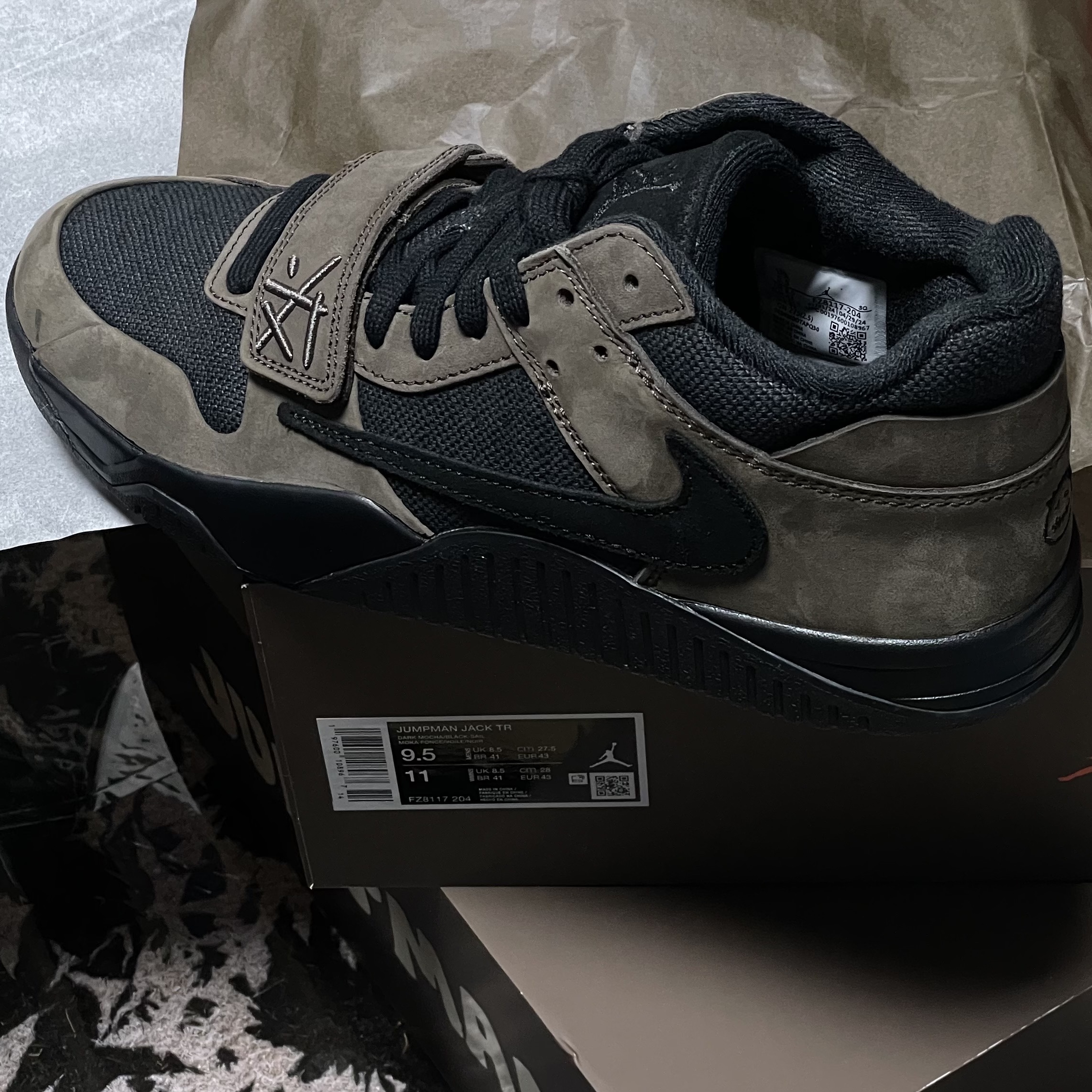 Jordan x Travis Scott Jumpman Jack TR Black and Dark Mocha 착용 스타일