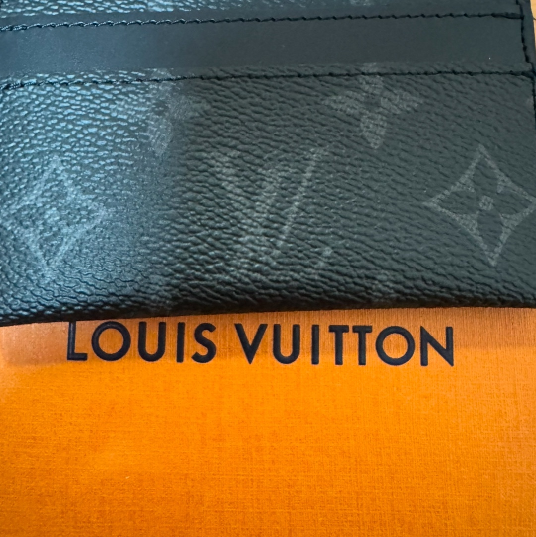 Louis Vuitton Double Card Holder Monogram Eclipse 착용 스타일