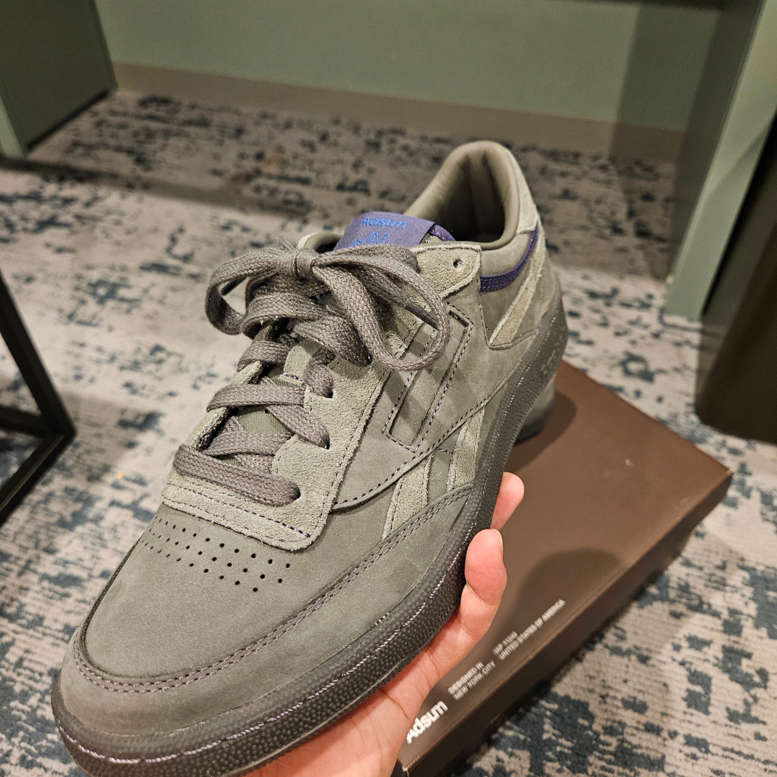 Reebok x Adsum Club C Revenge Vintage Essential Grey Pure Grey 착용 스타일 - 2