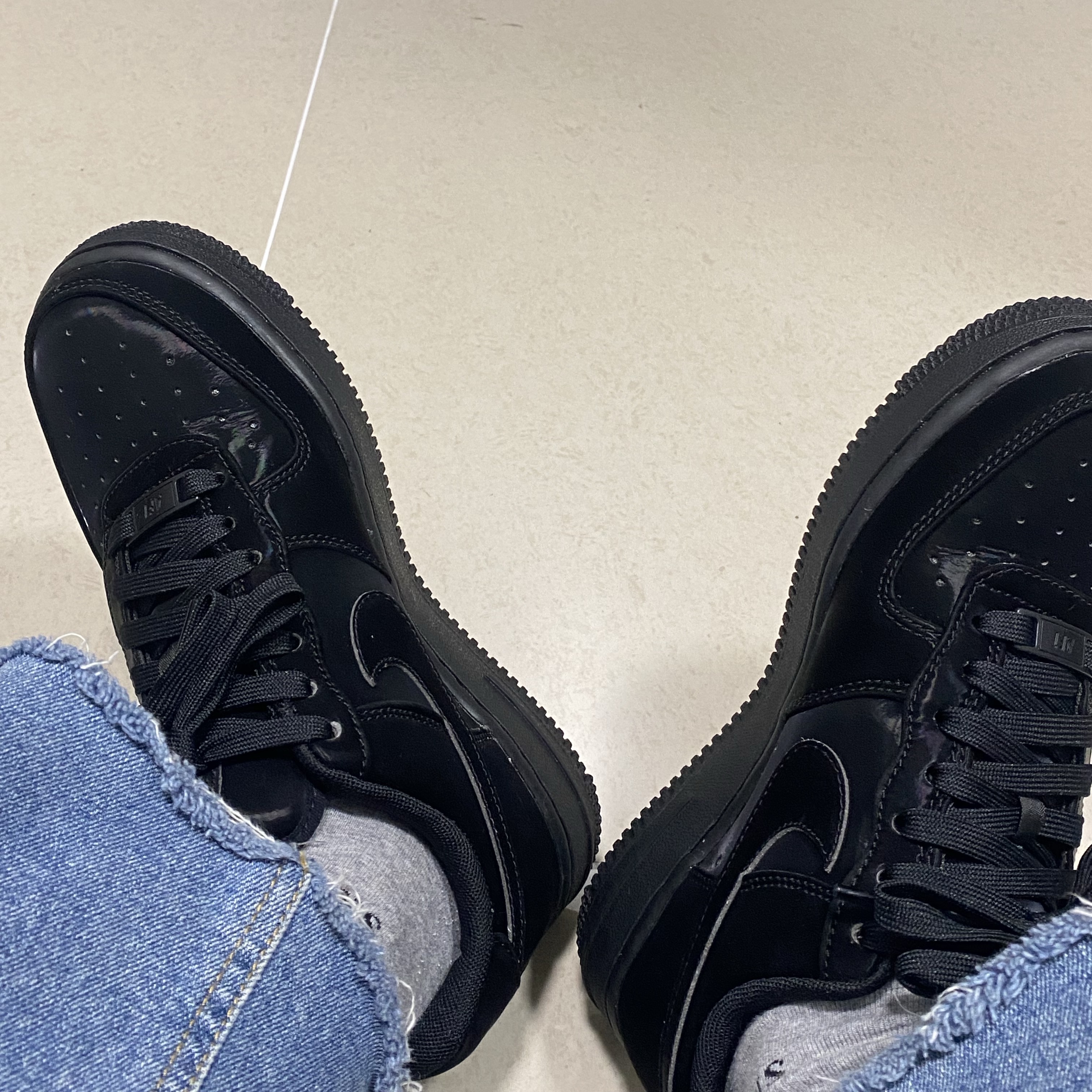 Nike Air Force 1 '07 LX Black 착용 스타일 - 3