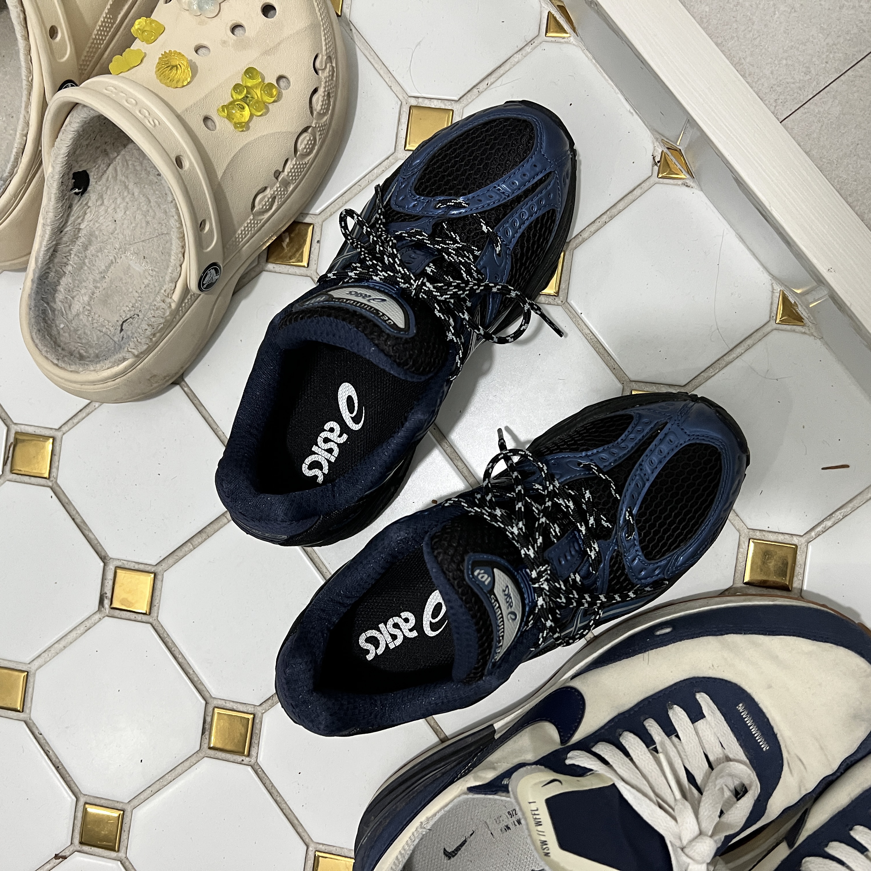 Asics Gel-Nimbus 10.1 Black Grand Shark 착용 스타일