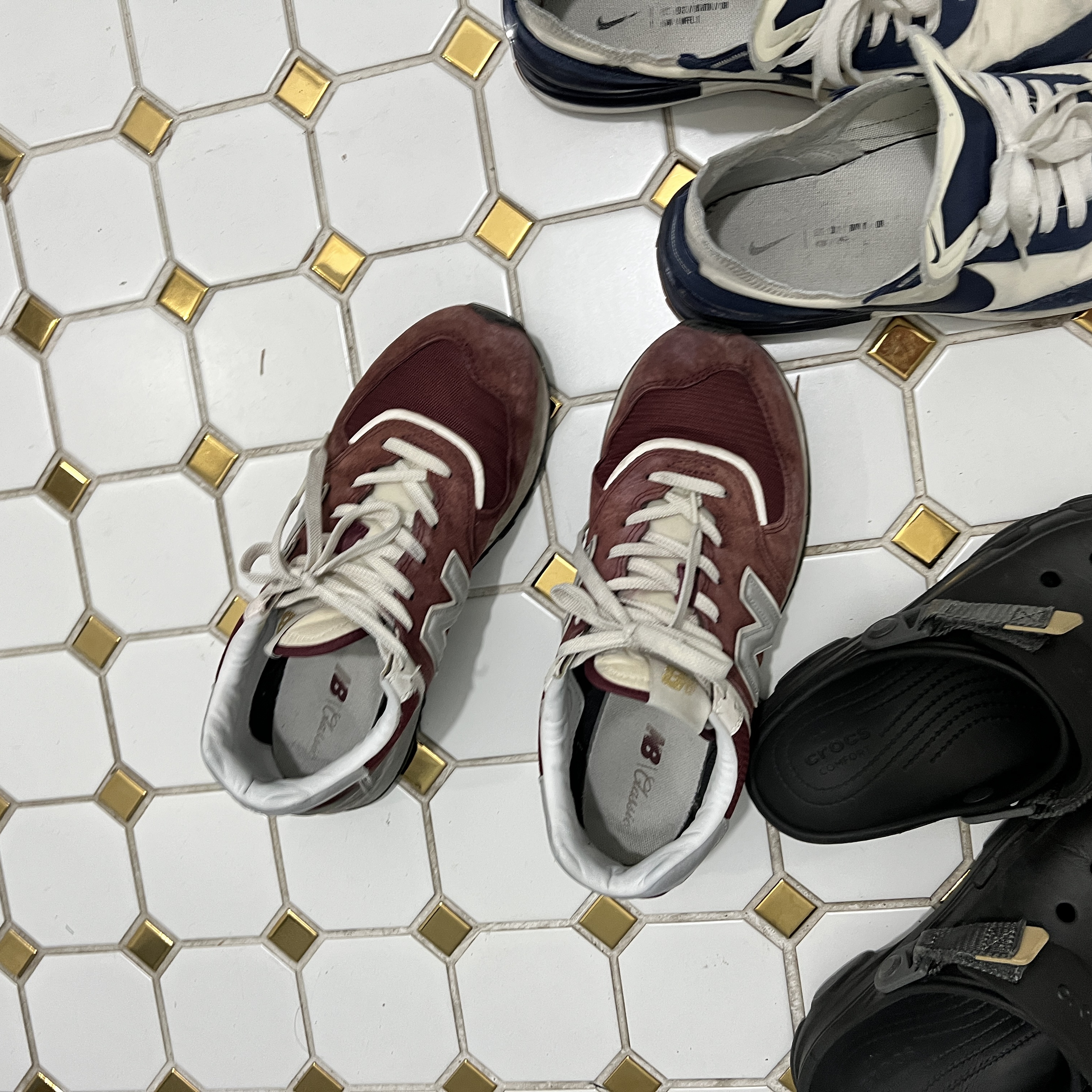 New Balance 574 Legacy Burgundy 착용 스타일