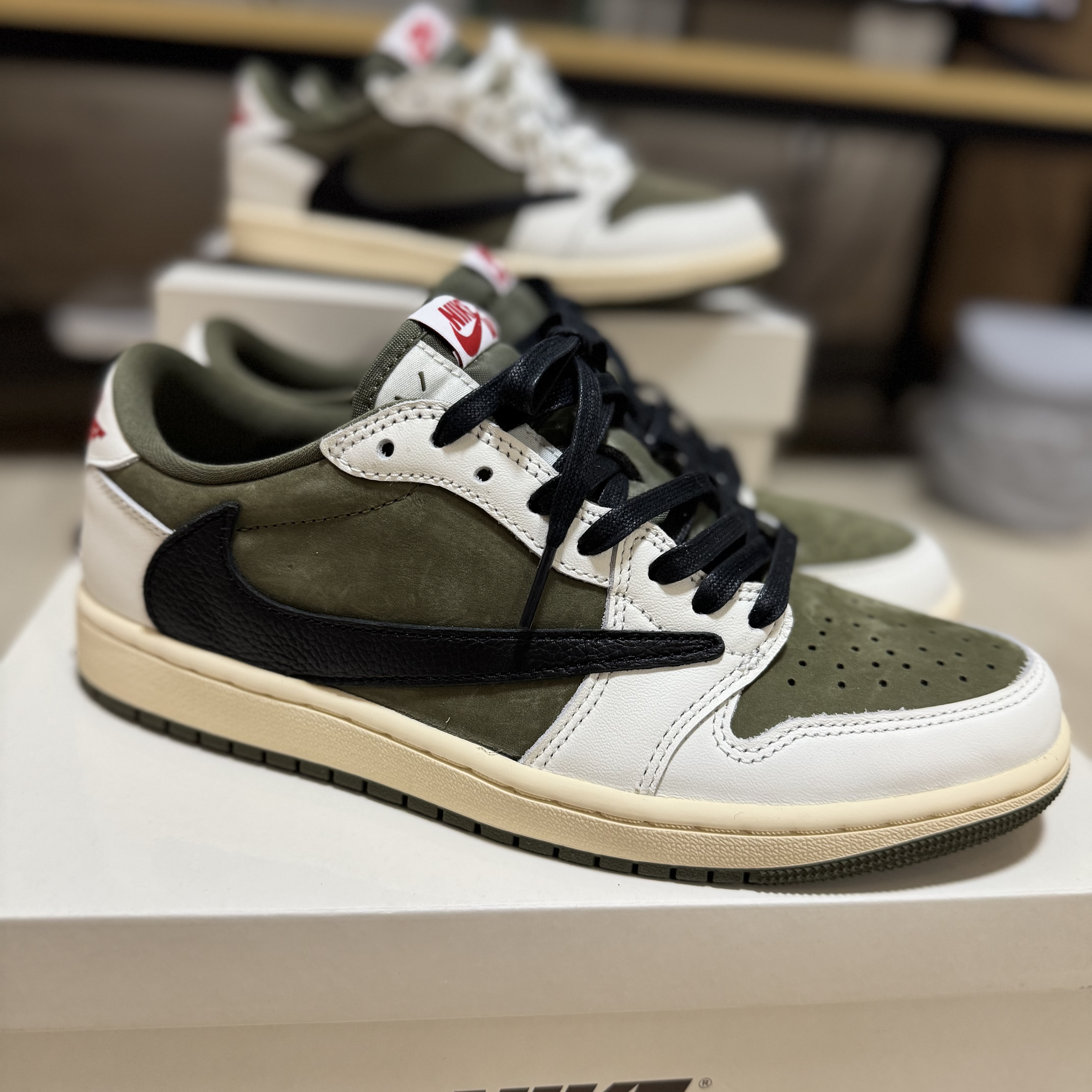 Jordan 1 x Travis Scott Retro Low OG SP Reverse Olive, (PS) Jordan 1 x Travis Scott Retro Low OG SP Reverse Olive 착용 스타일 - 2