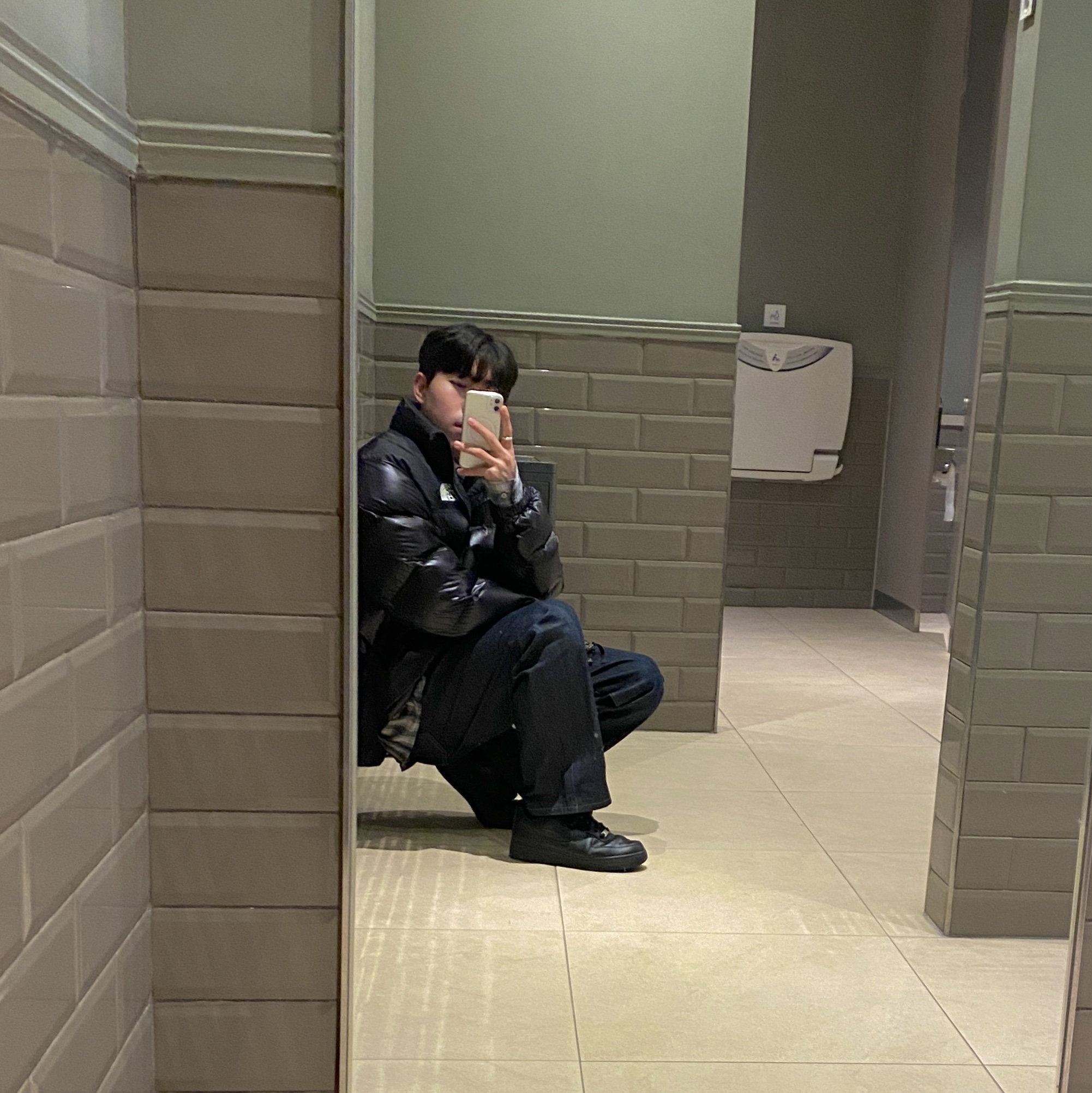 The North Face 1996 Eco Nuptse Jacket Real Black, Nike Air Force 1 '07 Low Triple Black 착용 스타일 - 2