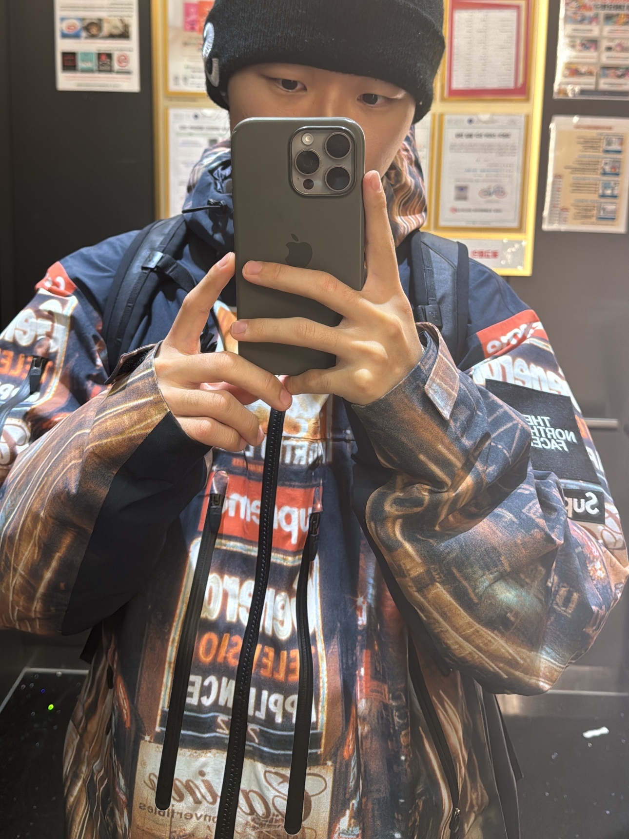 Supreme x The North Face Taped Seam Shell Jacket Times Square - 22FW 착용 스타일