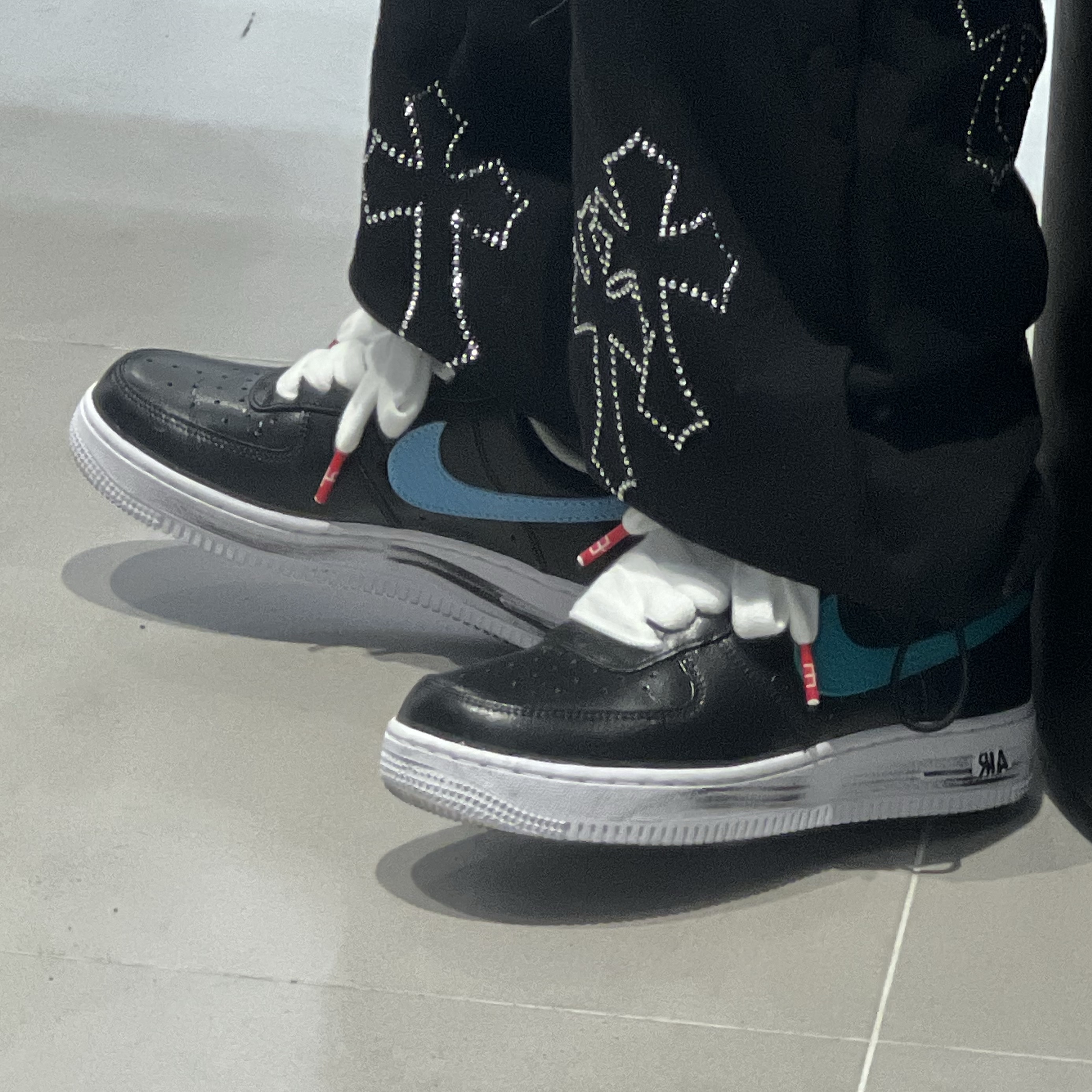 Nike x Peaceminusone Air Force 1 Low Para-Noise 3.0 Black and Multicolor 착용 스타일