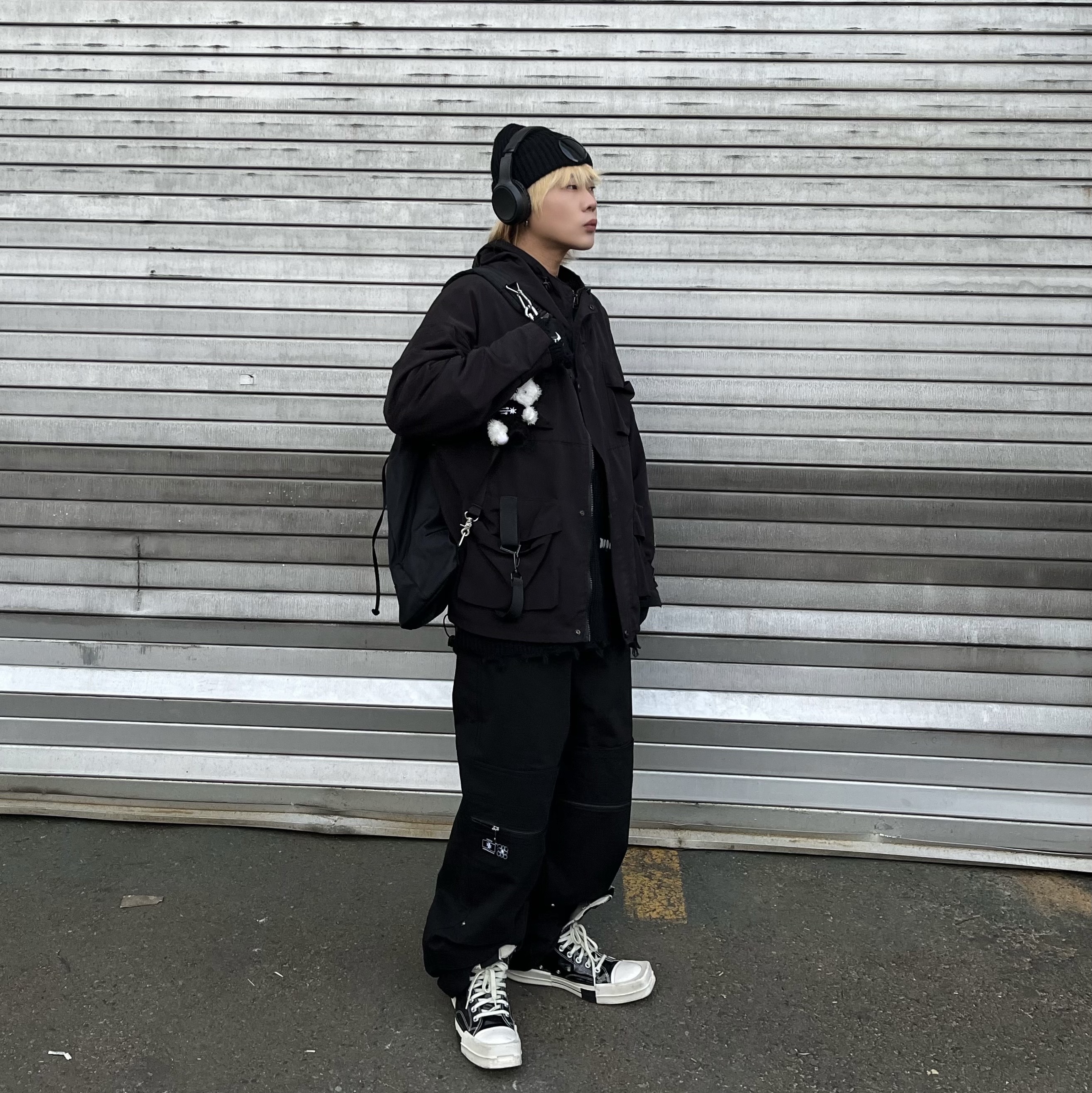 C.P. Company Extra Fine Merino Wool Goggle Beanie Black, Converse x Drkshdw Turbodrk Chuck 70 Hi Black Lacquered Denim 착용 스타일 - 3