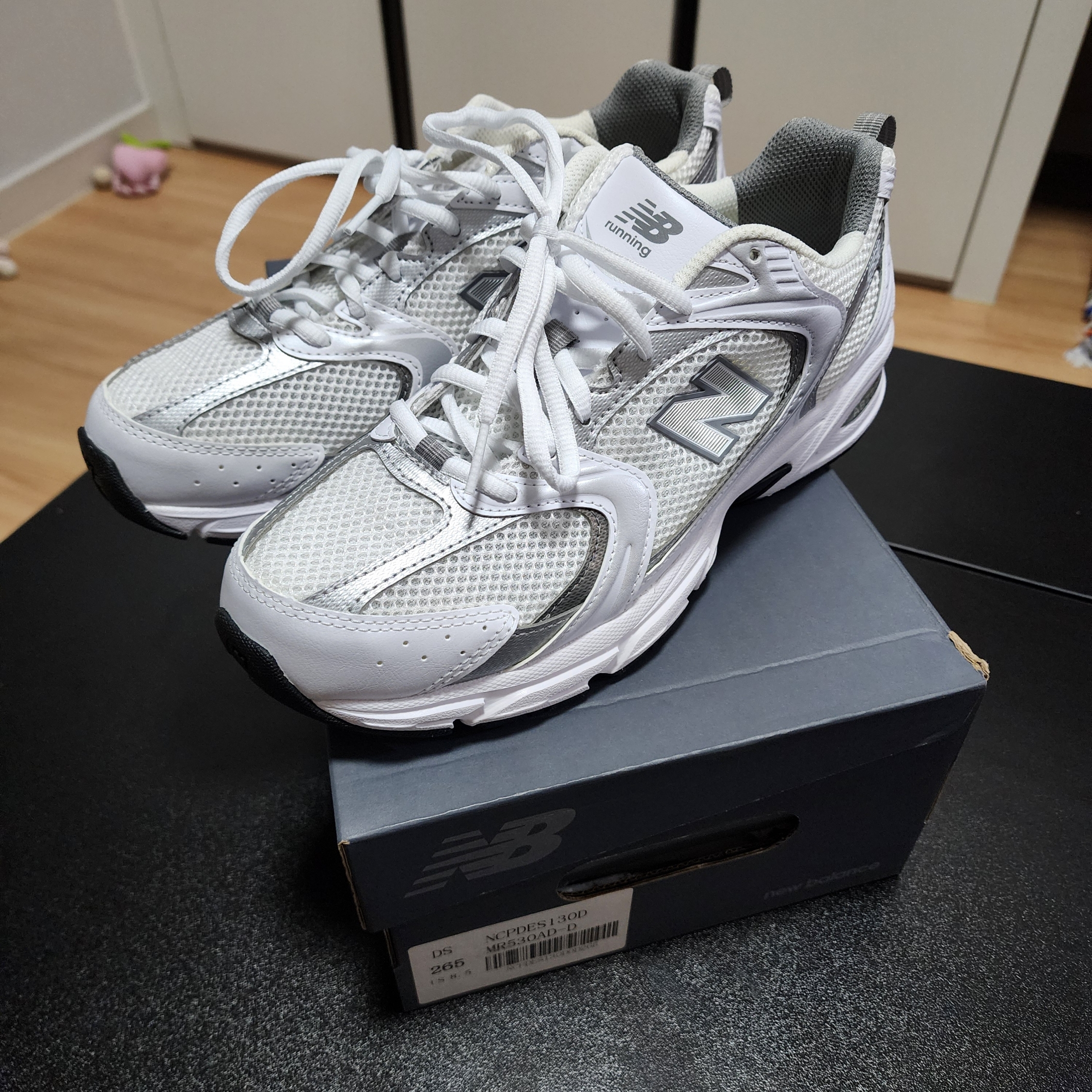 New Balance 530 White Silver 착용 스타일