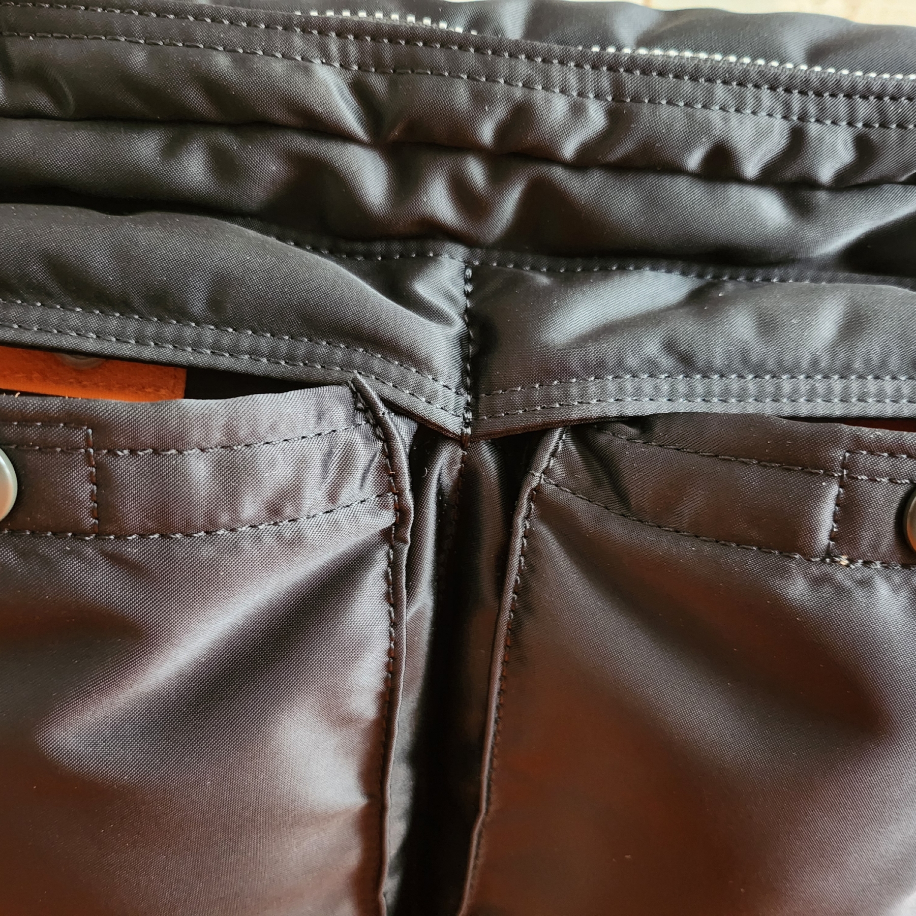 Porter All New Tanker Sling Bag Zip L Black 착용 스타일 - 8