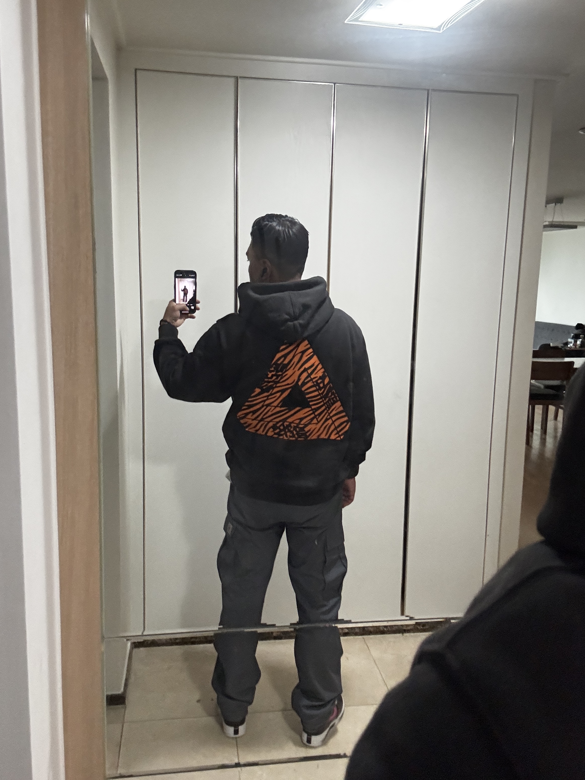 Palace Korea Hoodie Black - 24SS, Human Made Military Card Case Black 착용 스타일 - 4