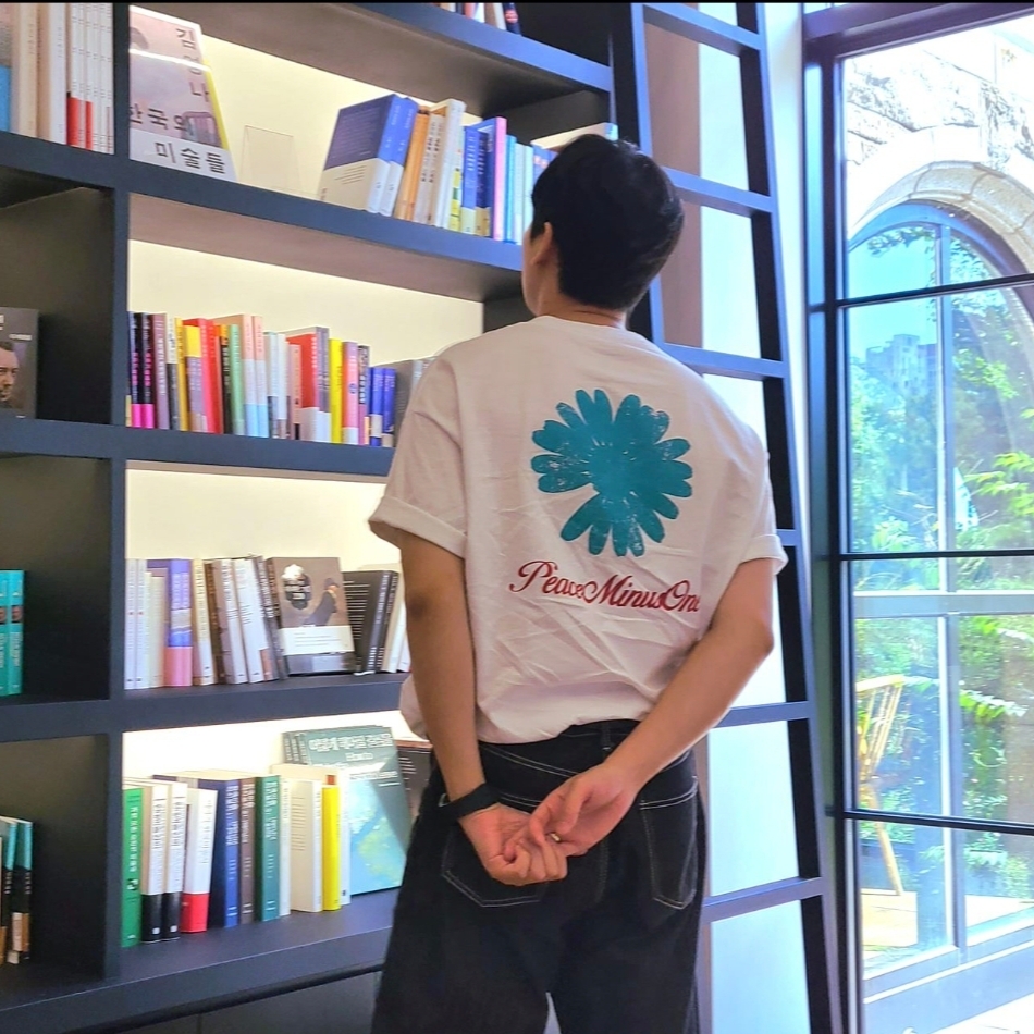 Peaceminusone x Joopiter T-Shirt White 착용 스타일