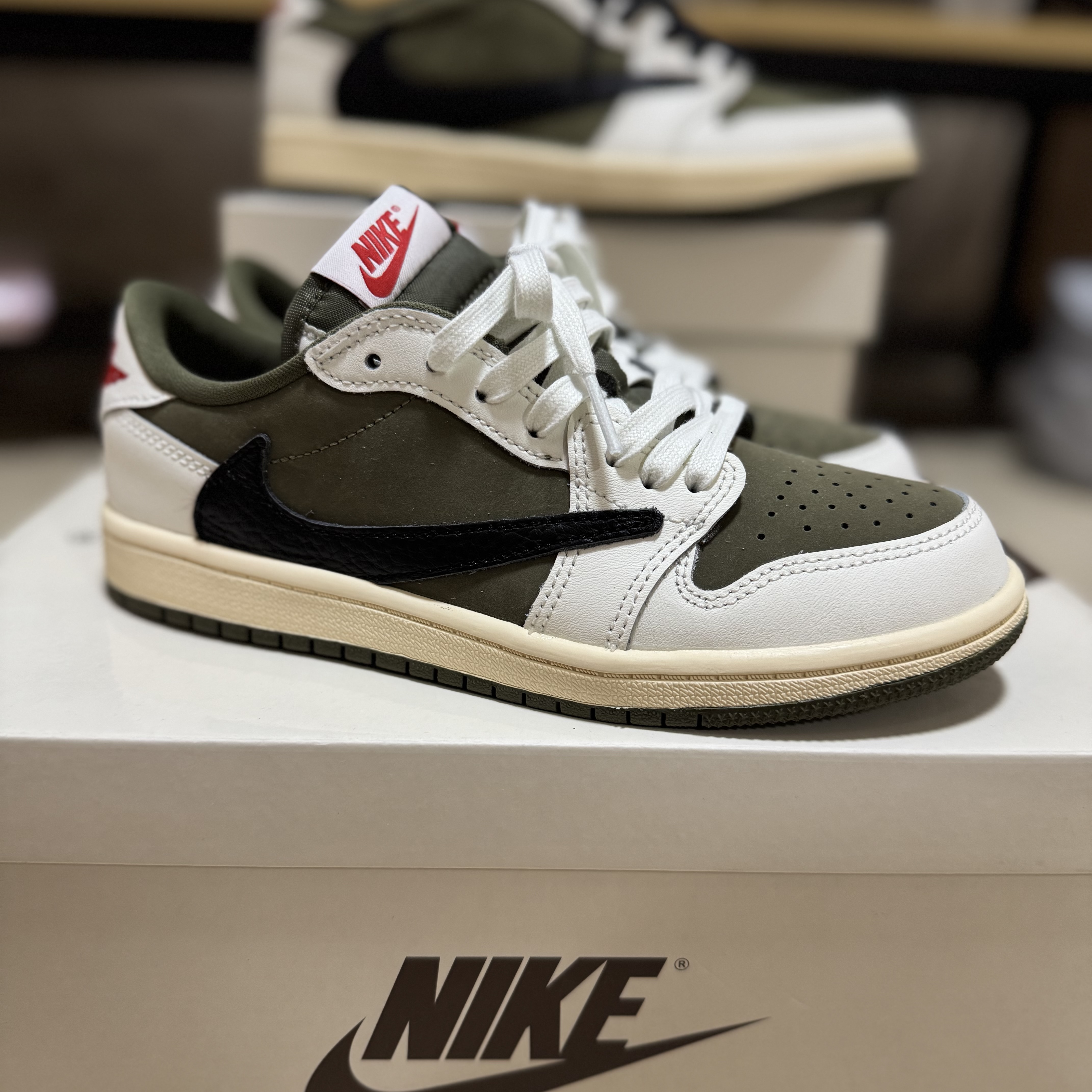 Jordan 1 x Travis Scott Retro Low OG SP Reverse Olive, (PS) Jordan 1 x Travis Scott Retro Low OG SP Reverse Olive 착용 스타일 - 3
