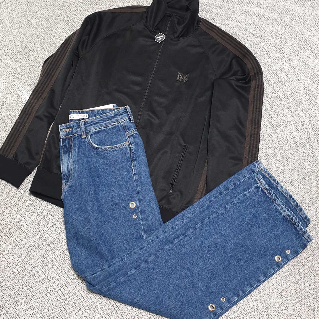 (W) Zara High-Waist Straight Jeans Medium Blue, Needles Track Jacket Poly Smooth Black Dark Brown 착용 스타일