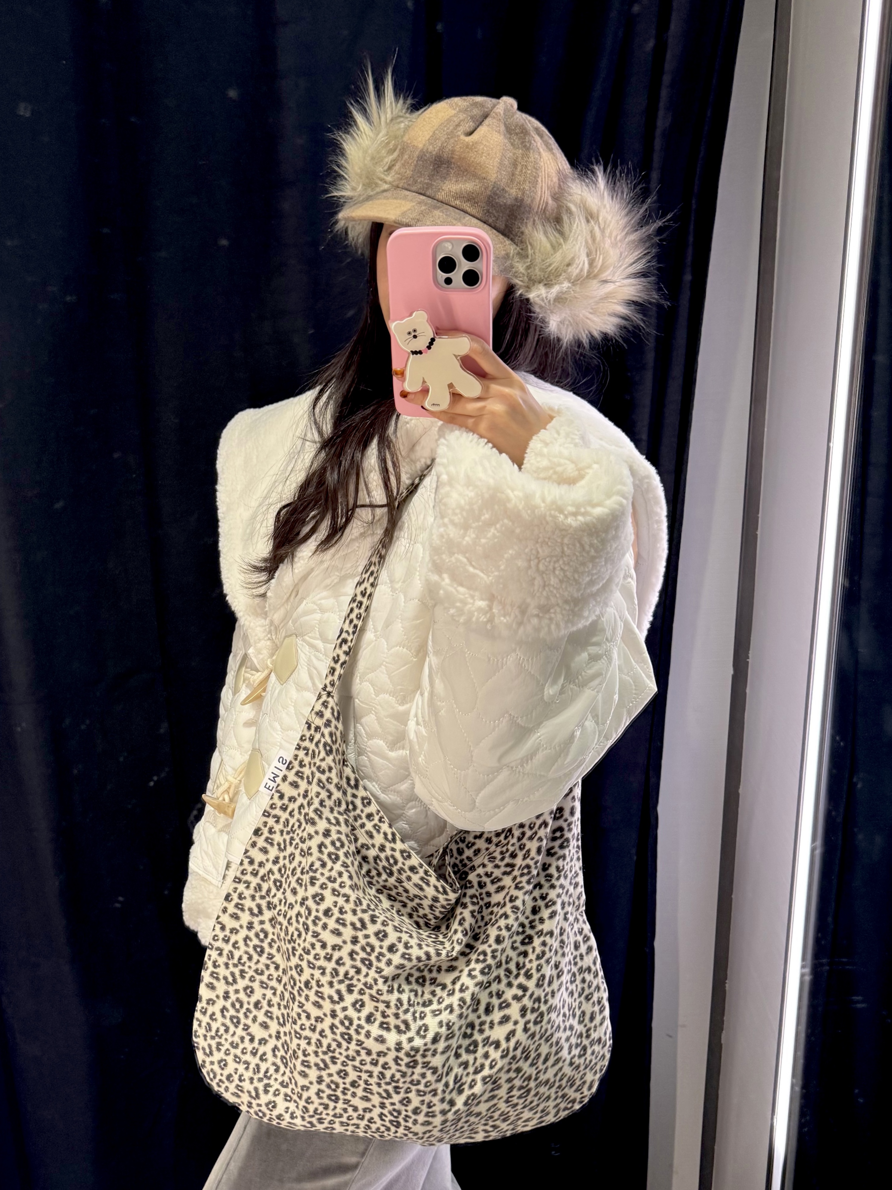 Open Yy Faux Fur Corduroy Earflap Cap Khaki, Open Yy Faux Fur Earflap Cap Black 착용 스타일 - 2