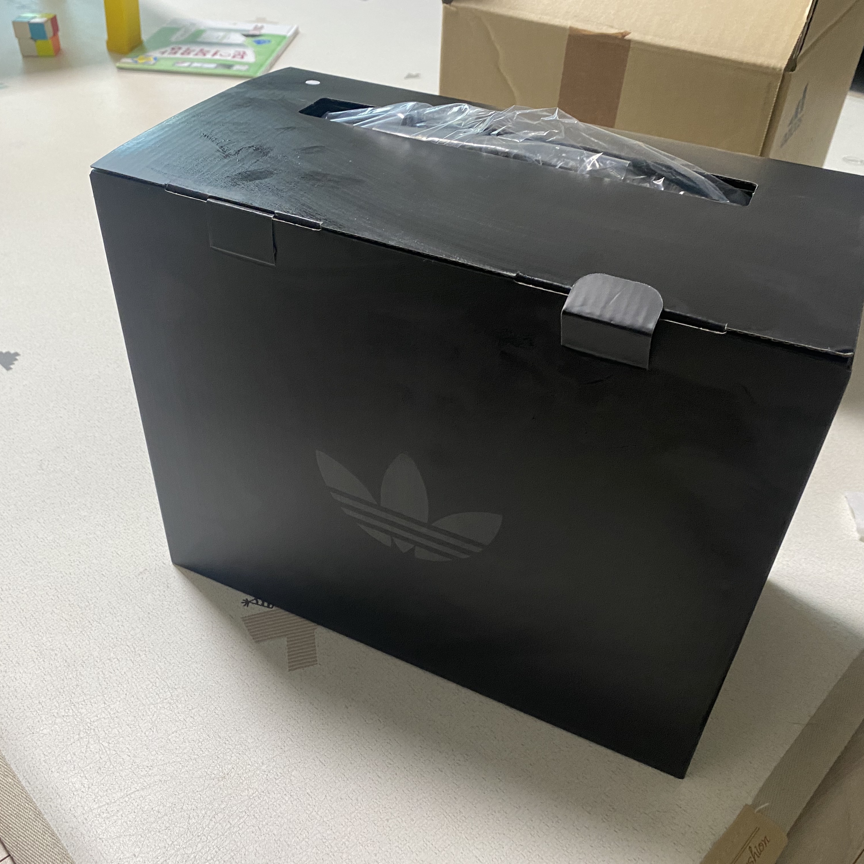 Adidas Holiday Ready Bag White 착용 스타일 - 1