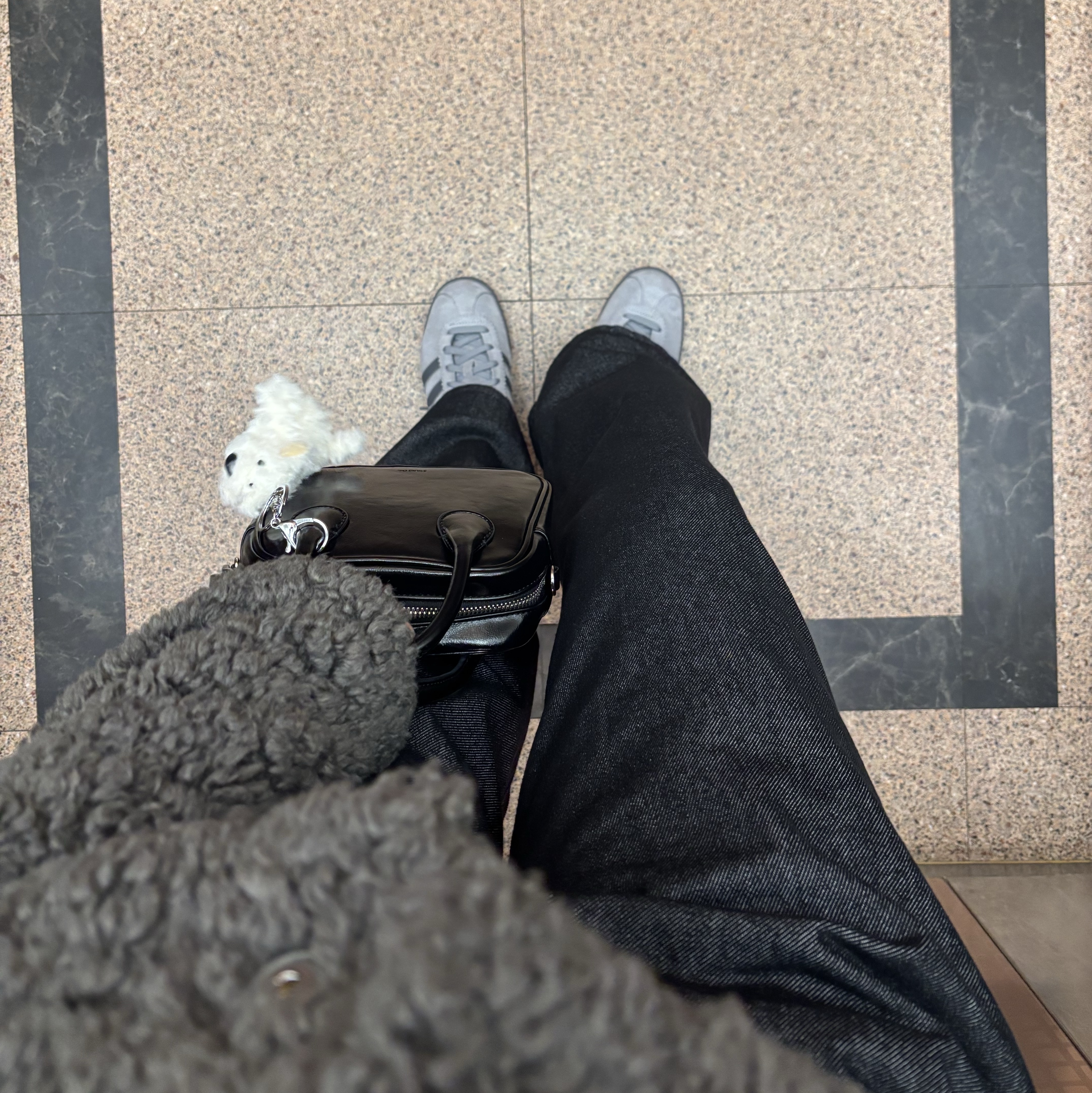 Adidas Stadt Grey Three Grey Five 착용 스타일