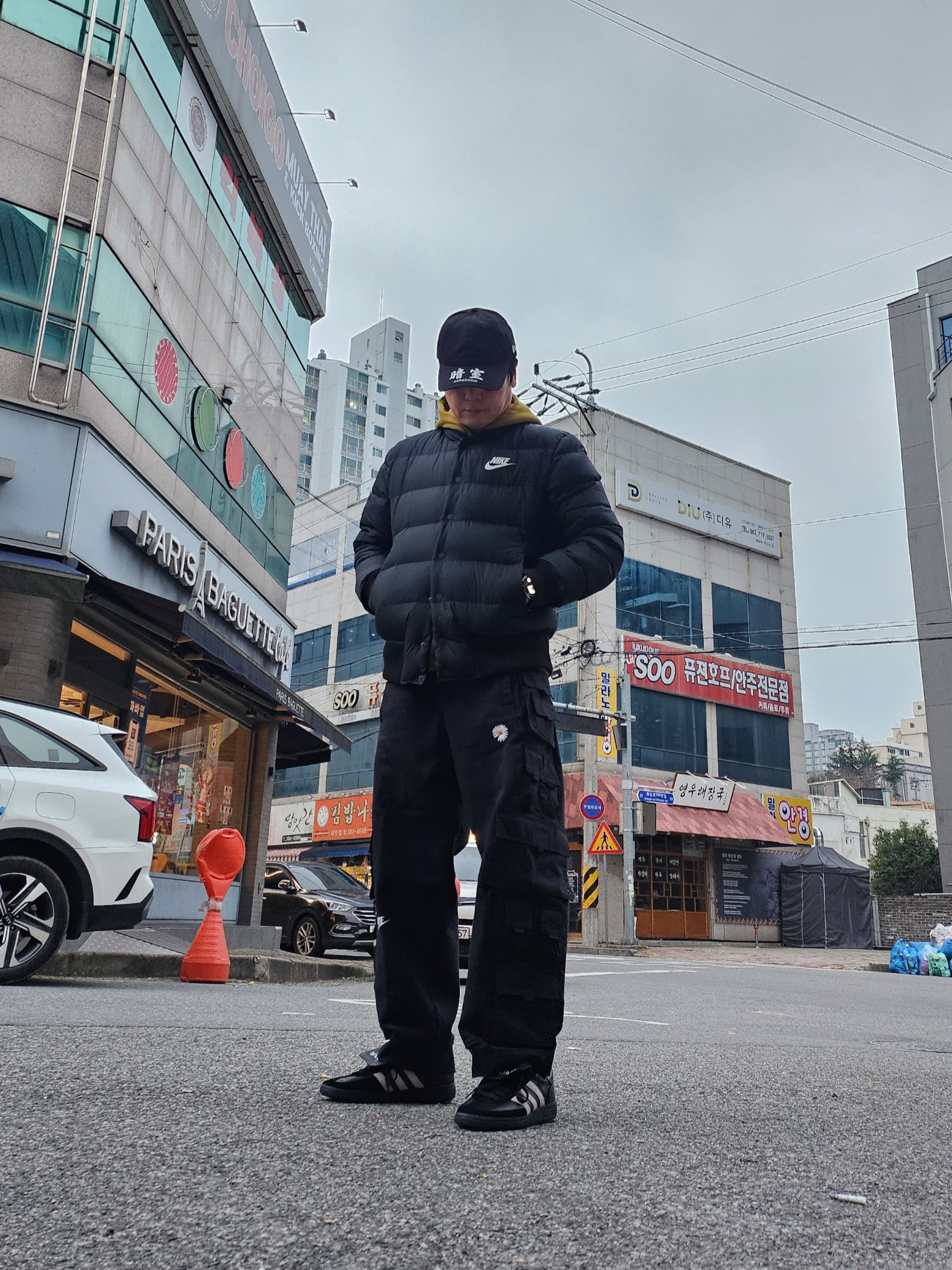 Darkr8m Studio x New Era Unstructured Ball Cap Black, Adidas Spezial Handball Core Black Cloud White 착용 스타일 - 3
