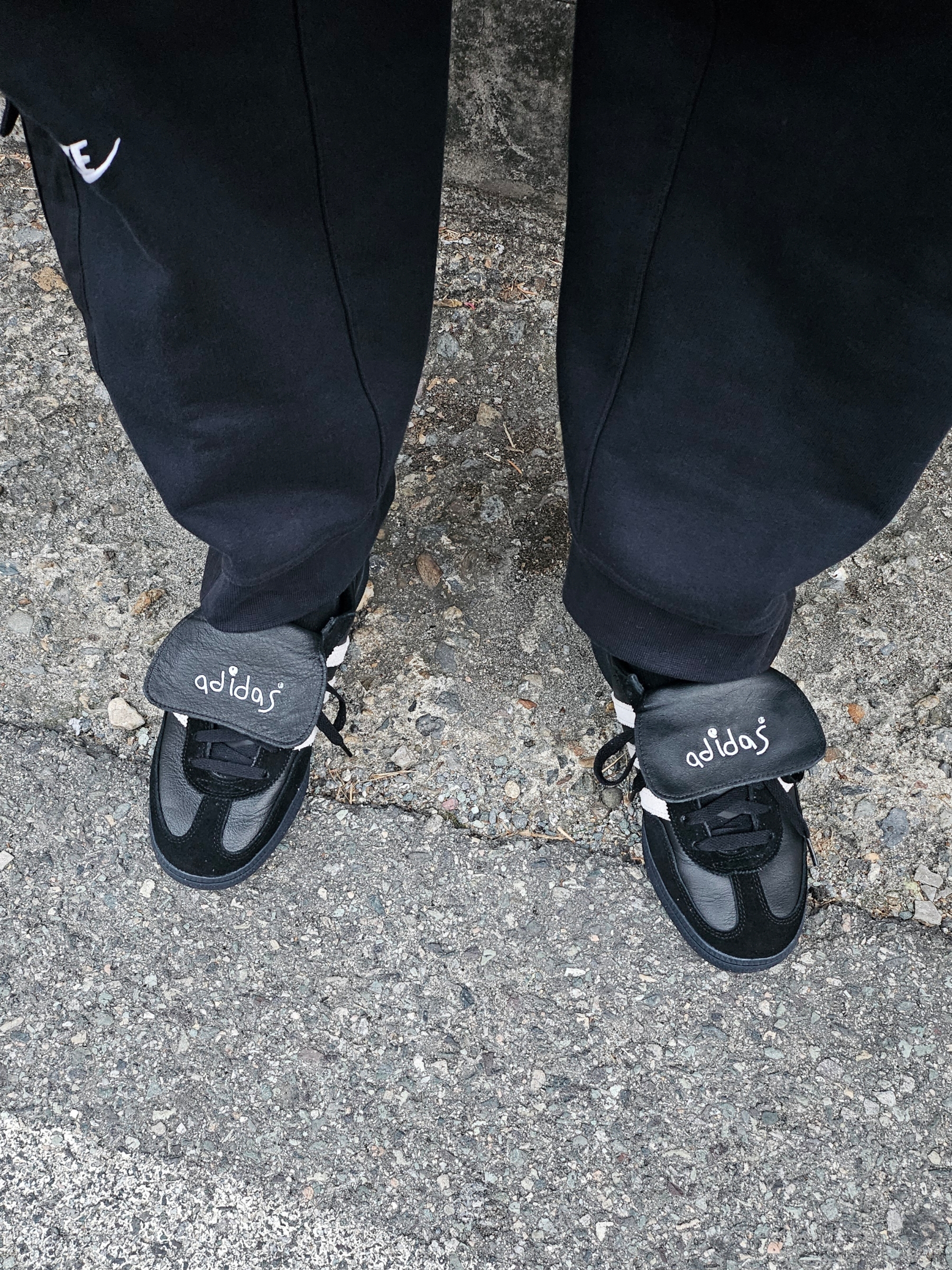 Darkr8m Studio x New Era Unstructured Ball Cap Black, Adidas Spezial Handball Core Black Cloud White 착용 스타일 - 4